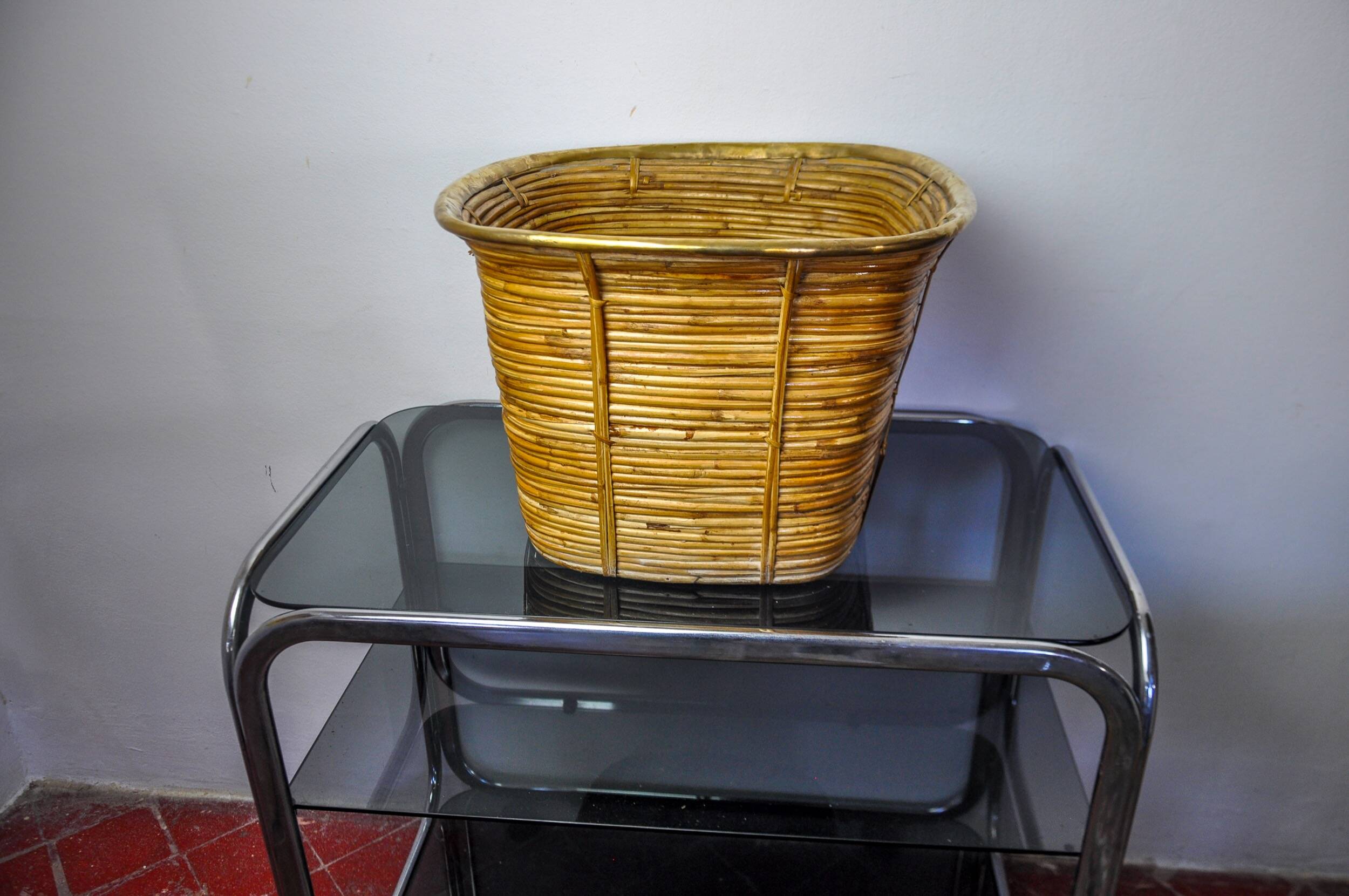 XL basket in rattan and brass, Italy, 1970, 44cm diam