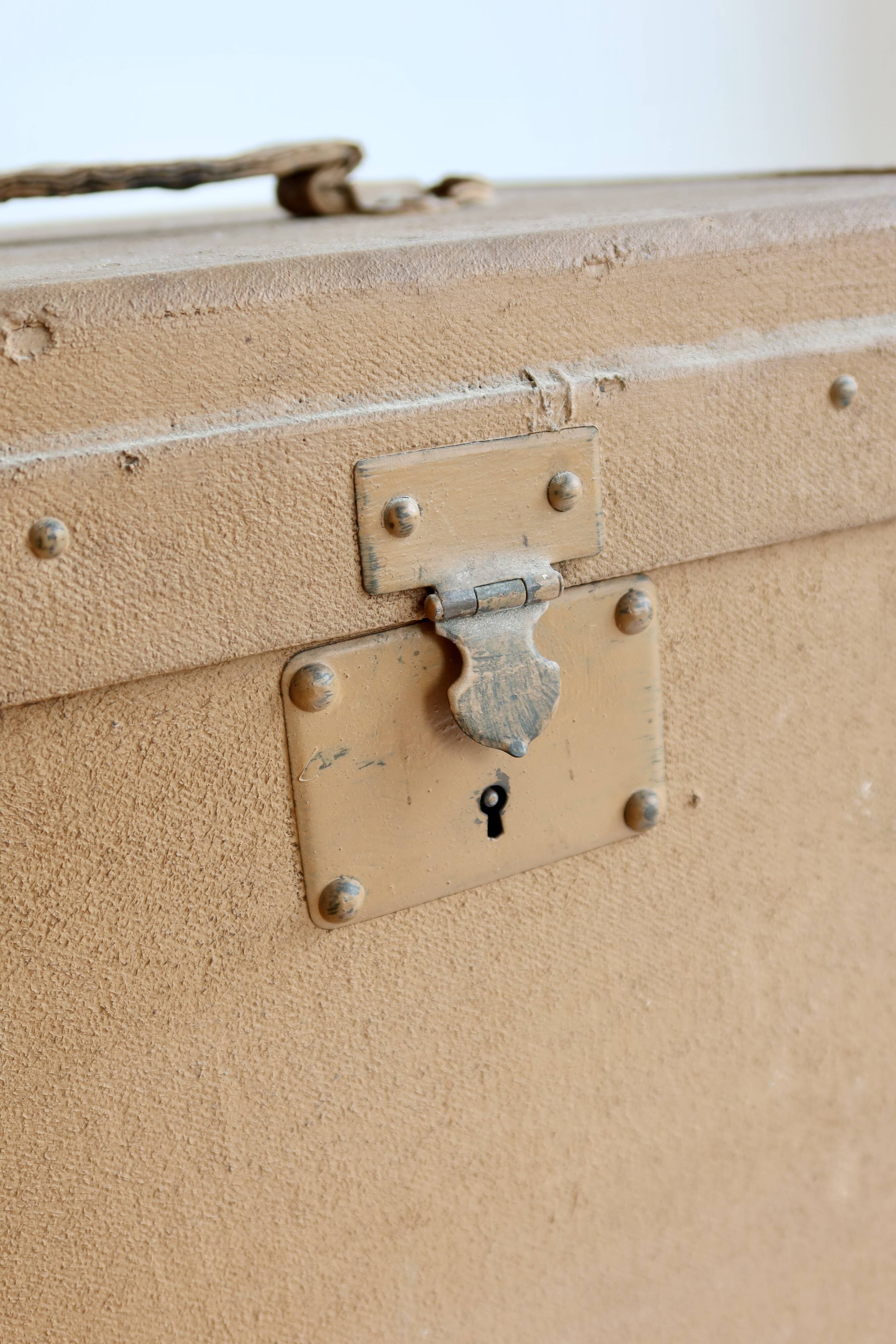 Vintage ochre trunk – Storage chest