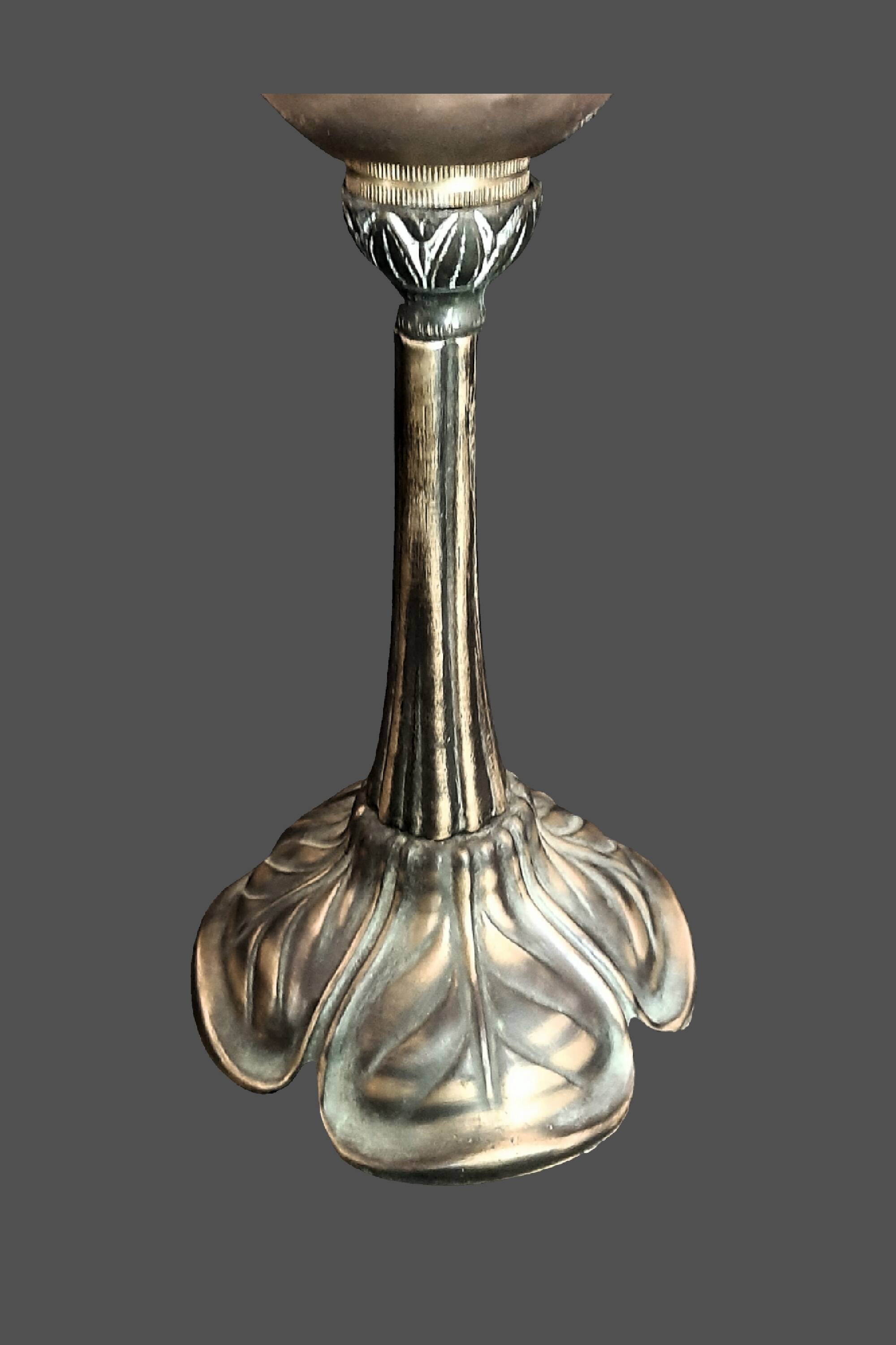 Lampe art deco tulipe signé degue