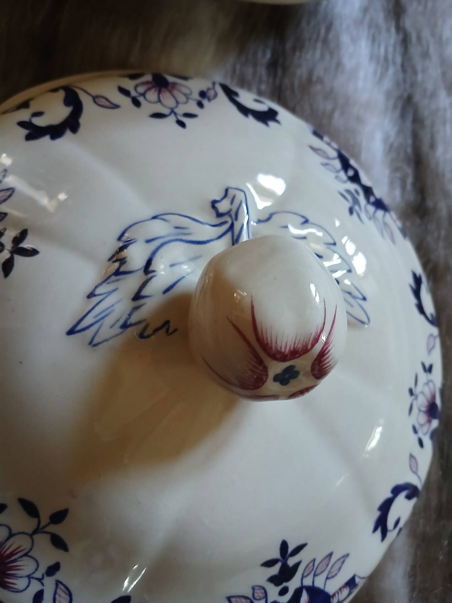 Small soup tureen in Longchamp ironstone.