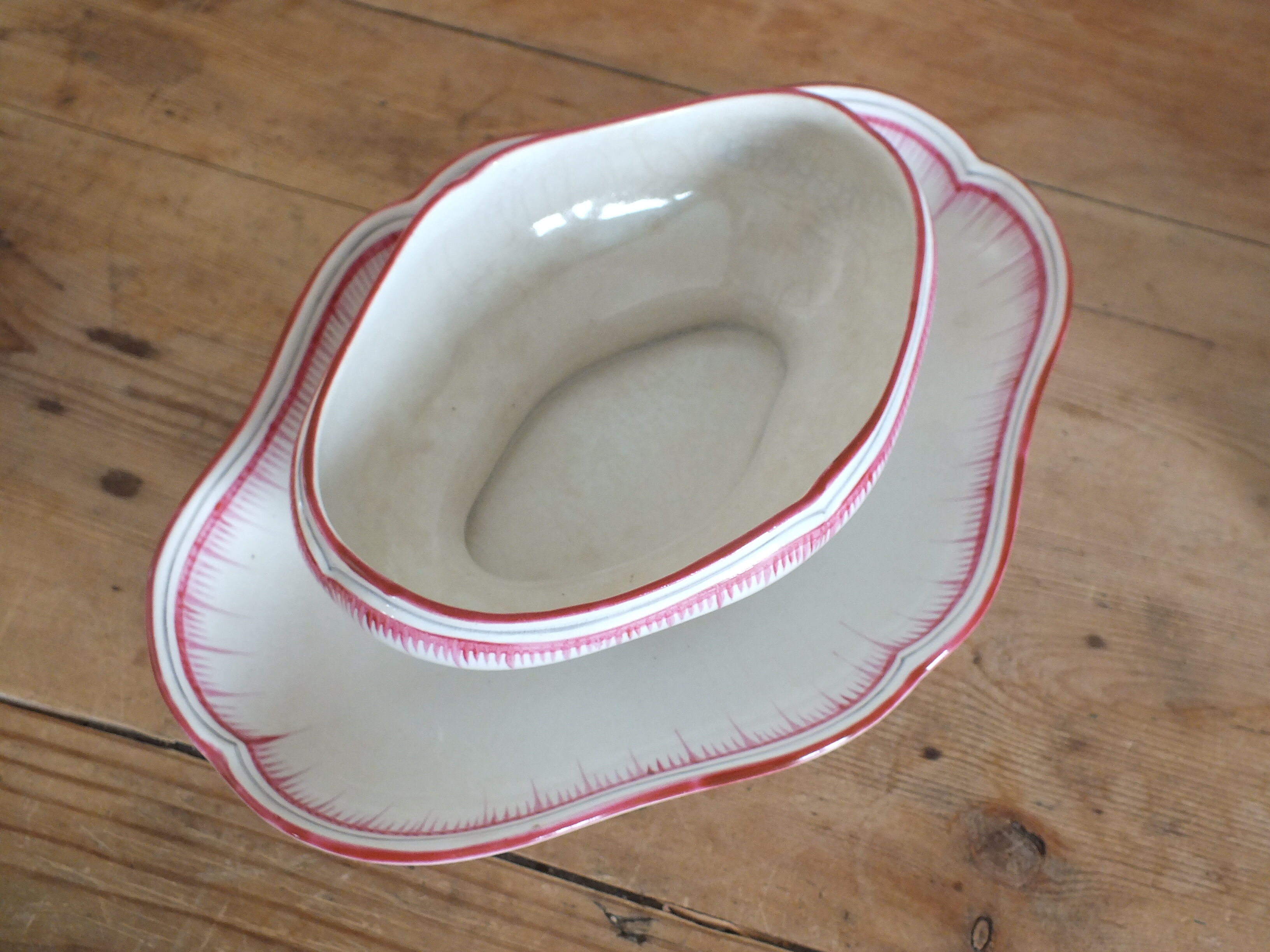 Old pink net sauce pot Lunéville KG China