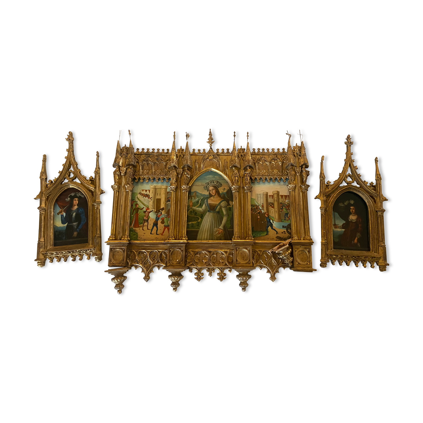 Neo-Gothic triptych in gilded wood