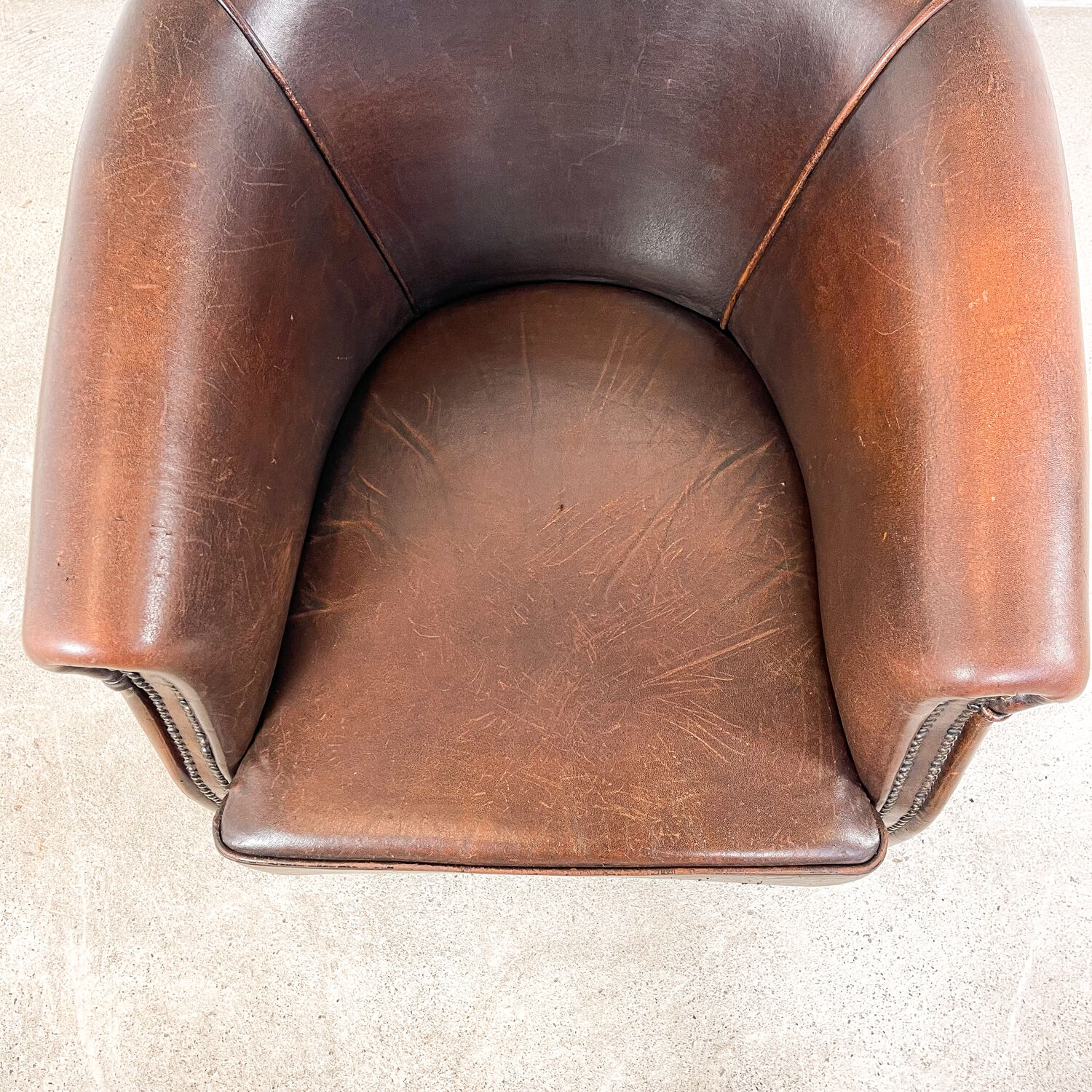 Vintage dark brown sheep leather clubchair rijsbergen