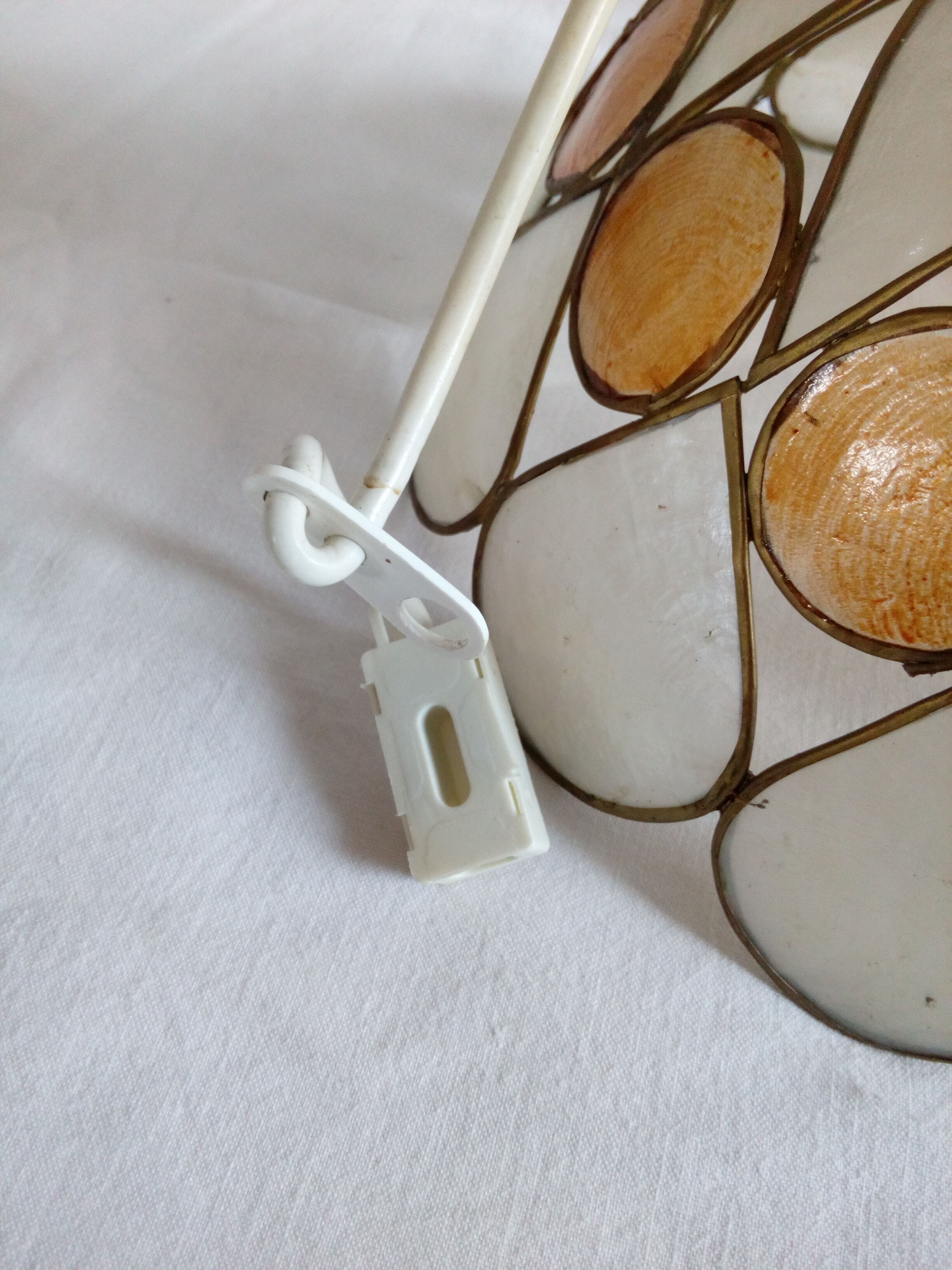 Mother-of-pearl hanging lamp