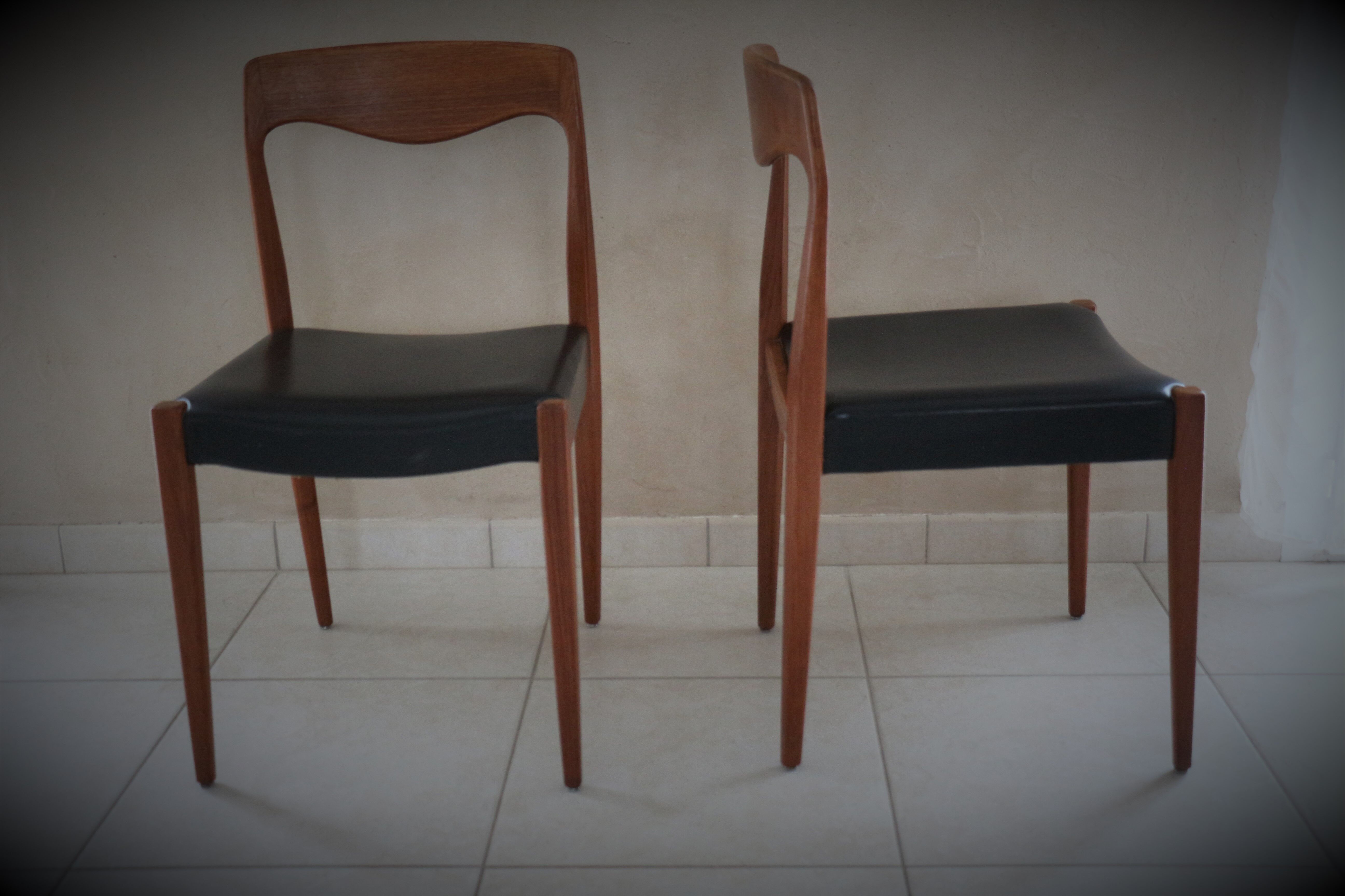 Lot of 6 scandinavian chairs in teak
