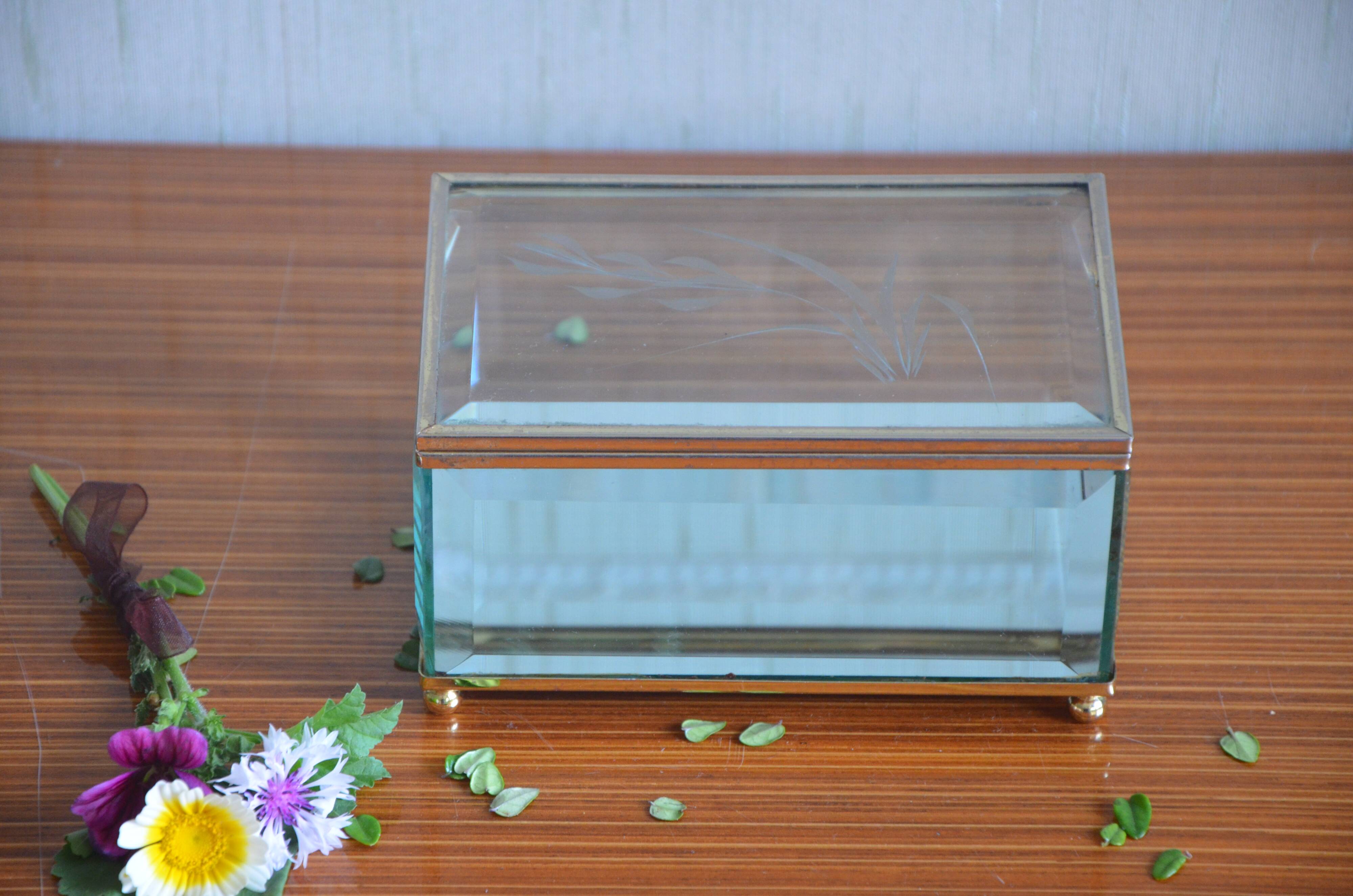 Glass and mirror jewellery box