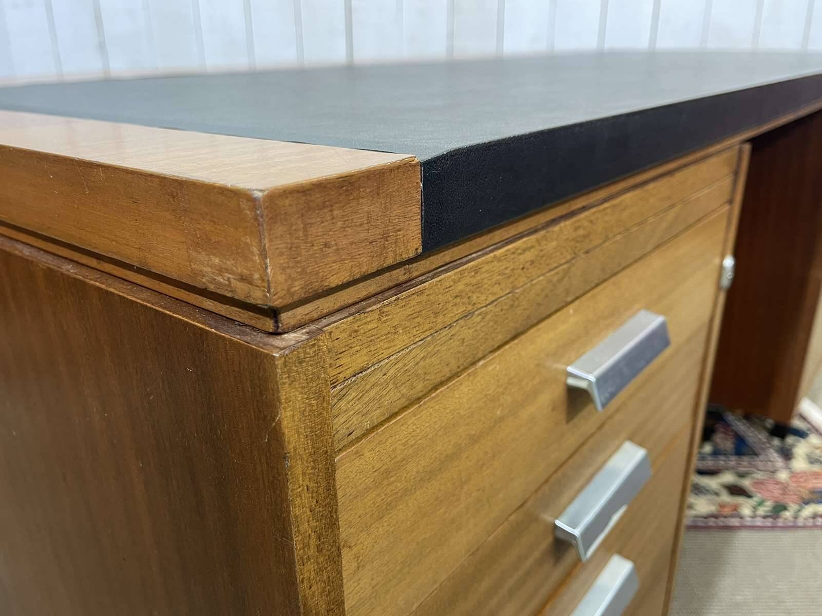Bureau de direction anglais des années 1970 en acajou