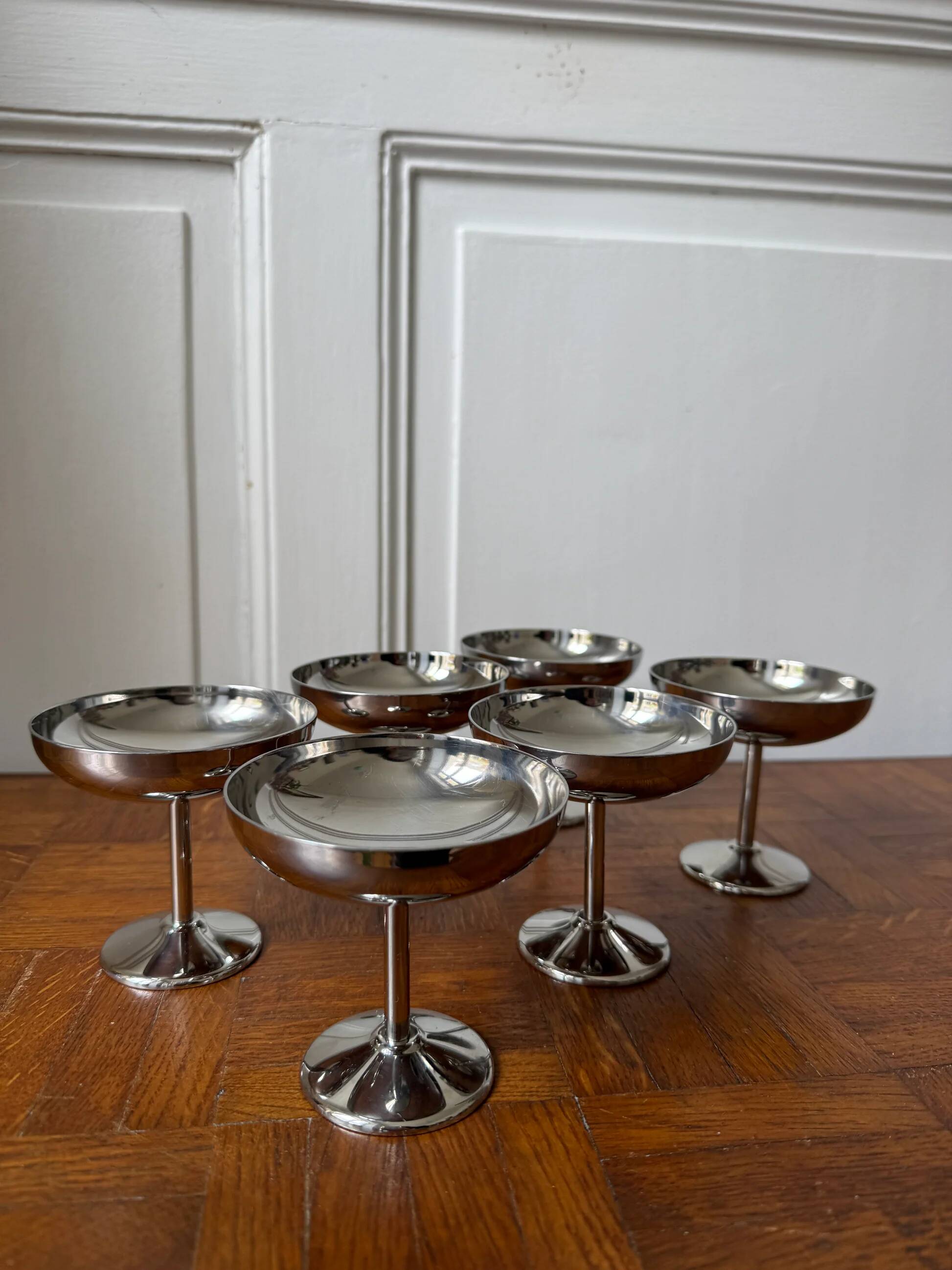 Set of 6 stainless steel footed bowls