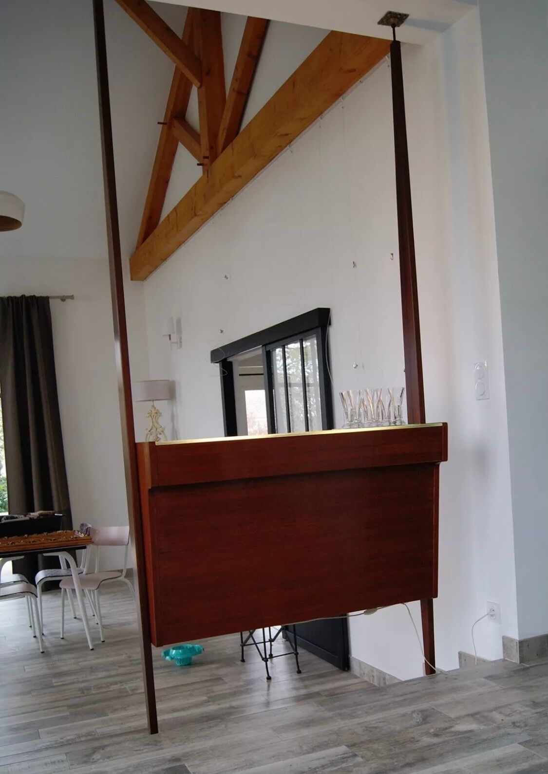 Bar en bois fruitier