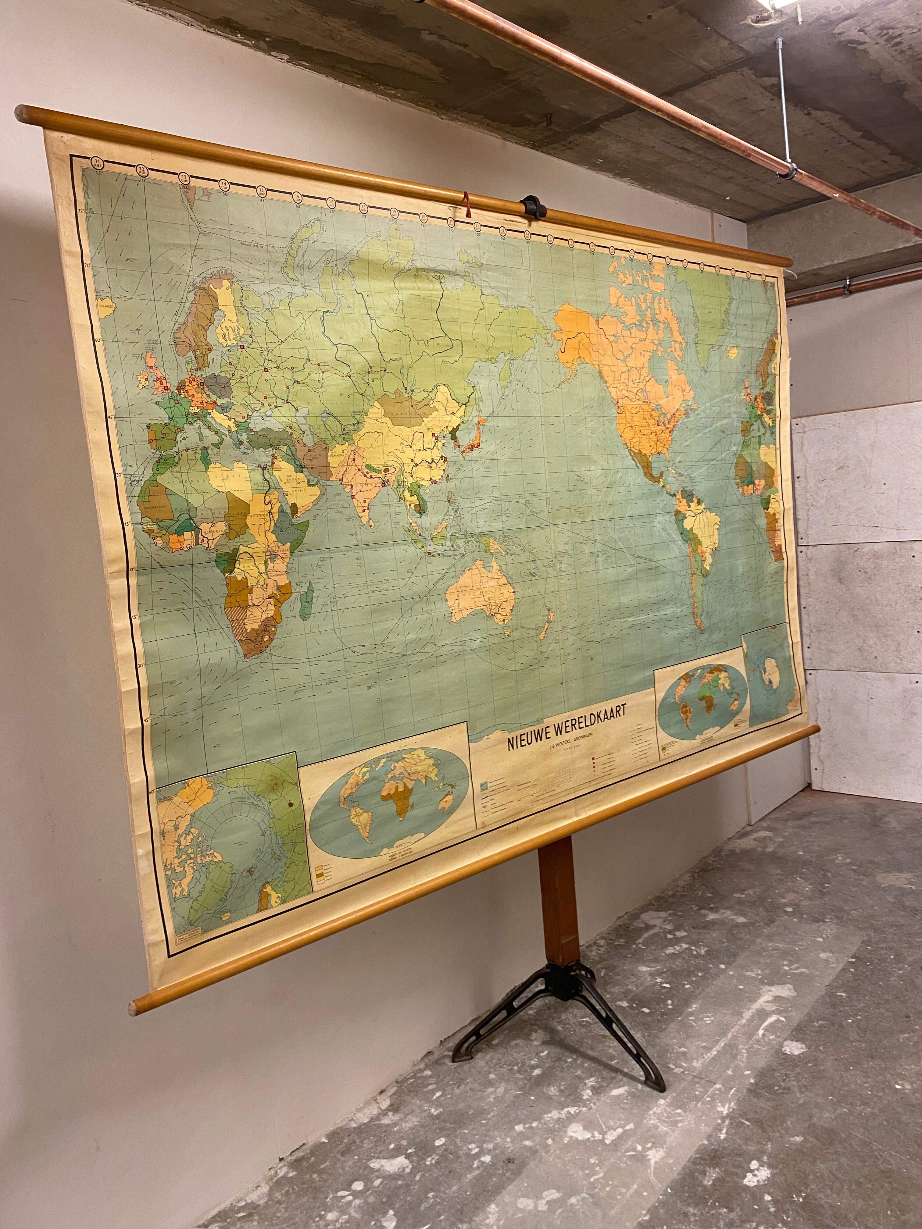 Large Vintage New World School Map