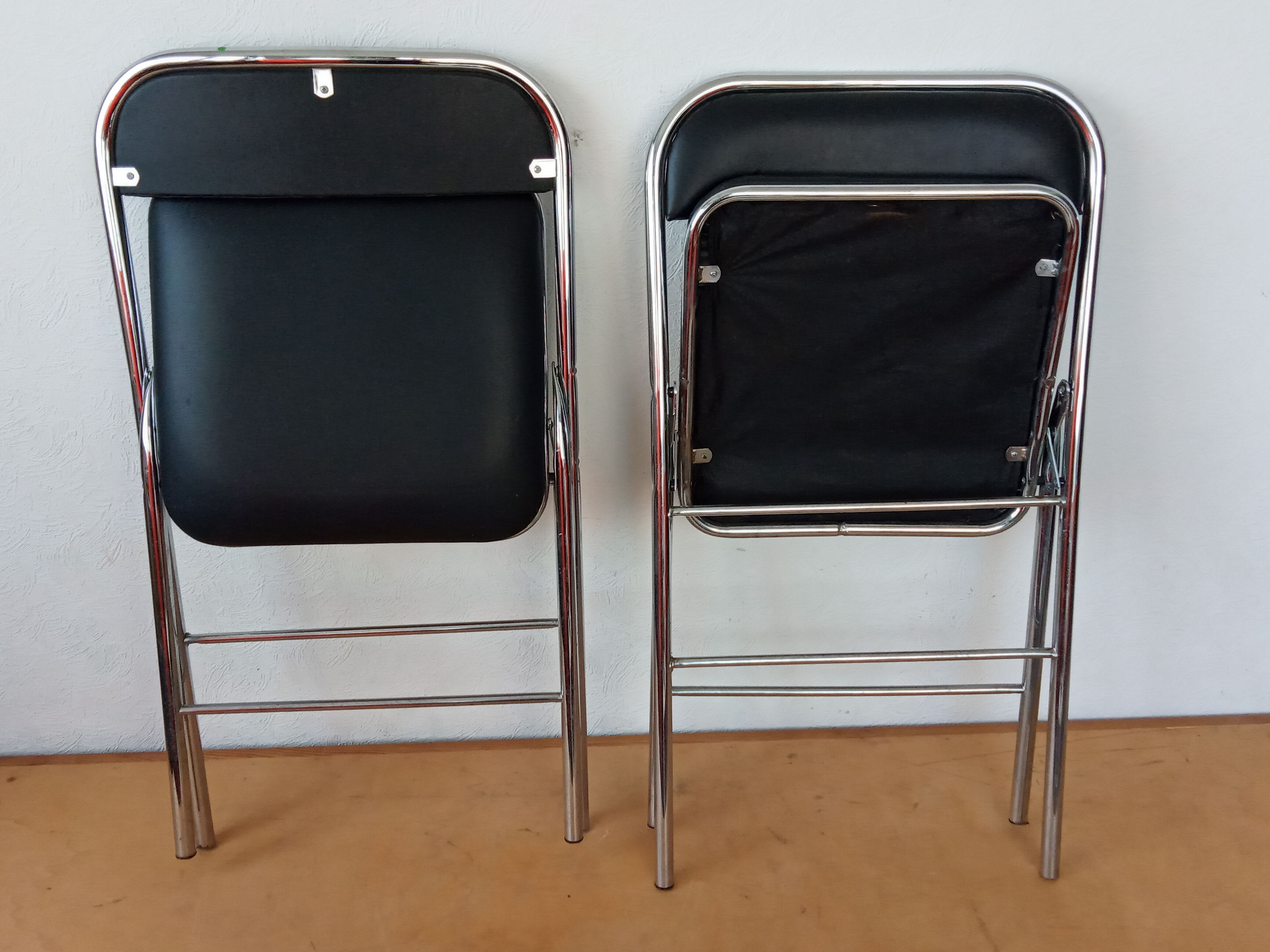 Pair of folding chairs 80s