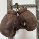 Ancienne paire de gants de boxe en cuir