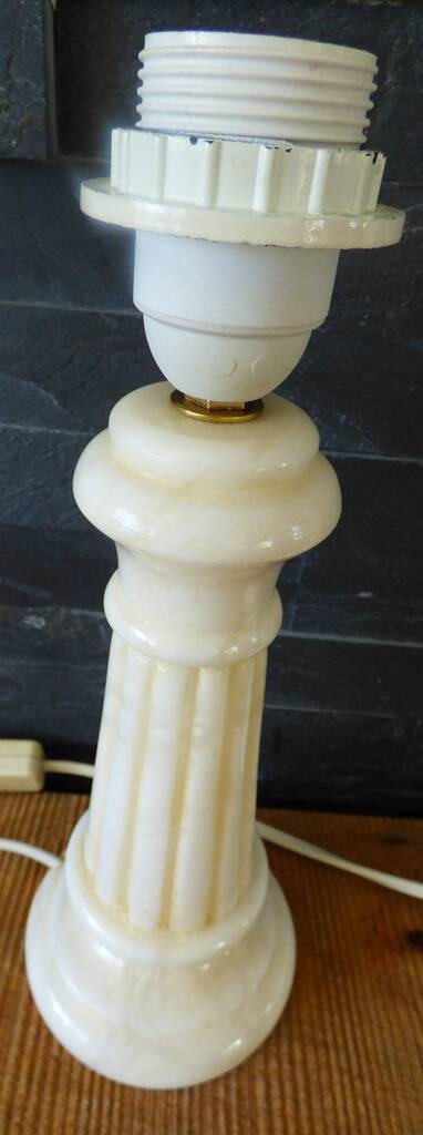 Set of 2 off-white alabaster lamp bases