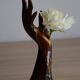 Main baguier ou vase soliflore années 70 en céramique émaillée