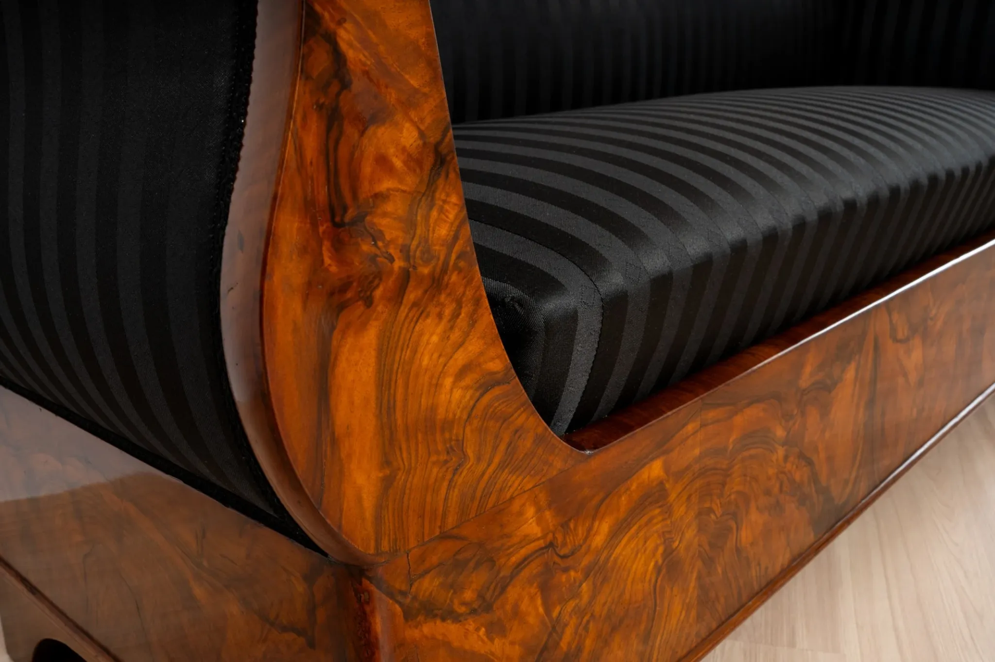Exceptional 19th Century Biedermeier Walnut Sofa, circa 1850