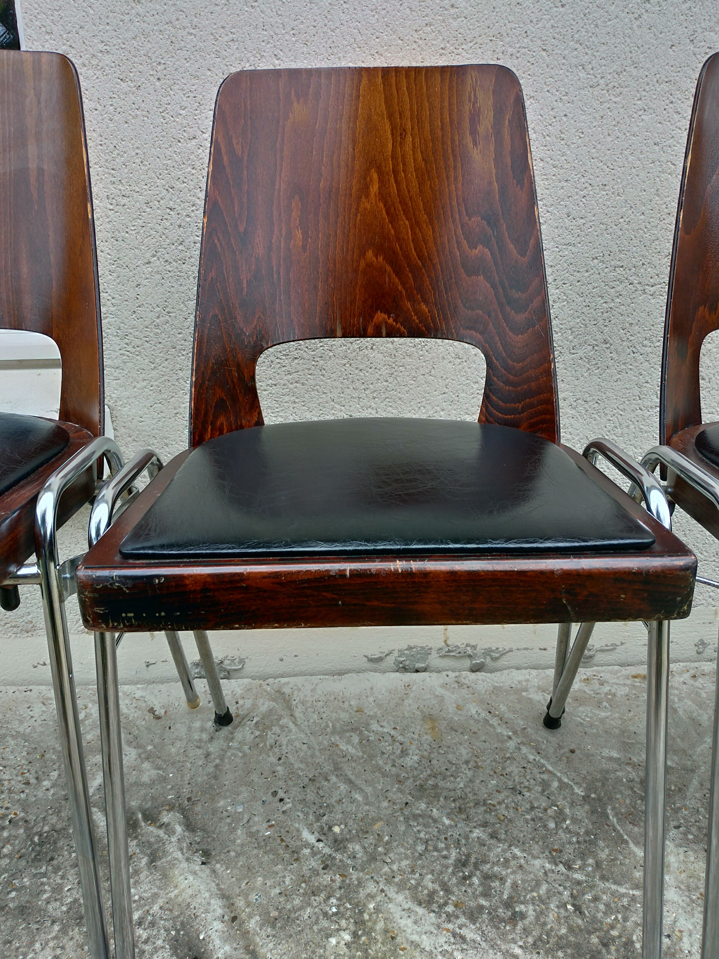 6 stackable Baumann chairs