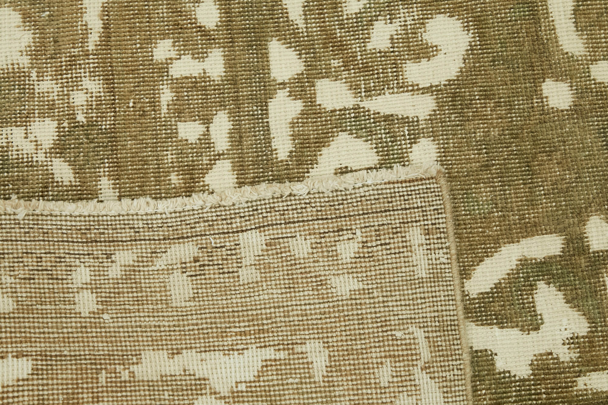 1980s 283 cm x 366 cm beige wool carpet