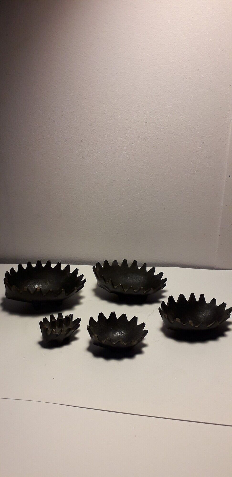 Set of trundle ashtrays in patinated bronze with 5 cups "hedgehog" attributed to Walter Bosse