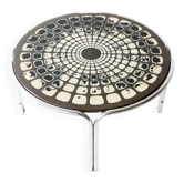 Table basse ronde noire et blanche avec plateau mandala et base chromée en métal