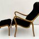 Fauteuil vintage GA Berg « Torparen », chêne, peau de mouton noire, ottoman, années 1960