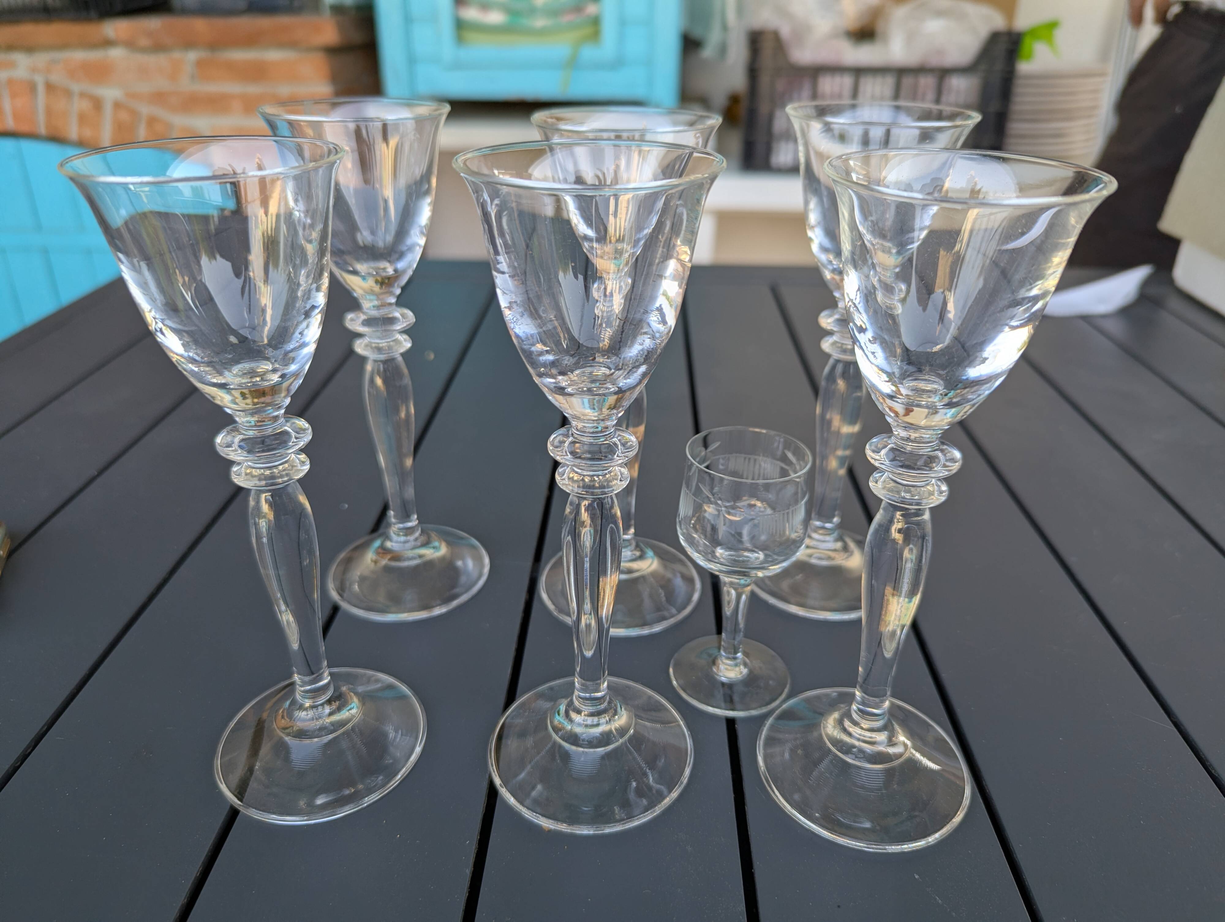 Footed liqueur glasses