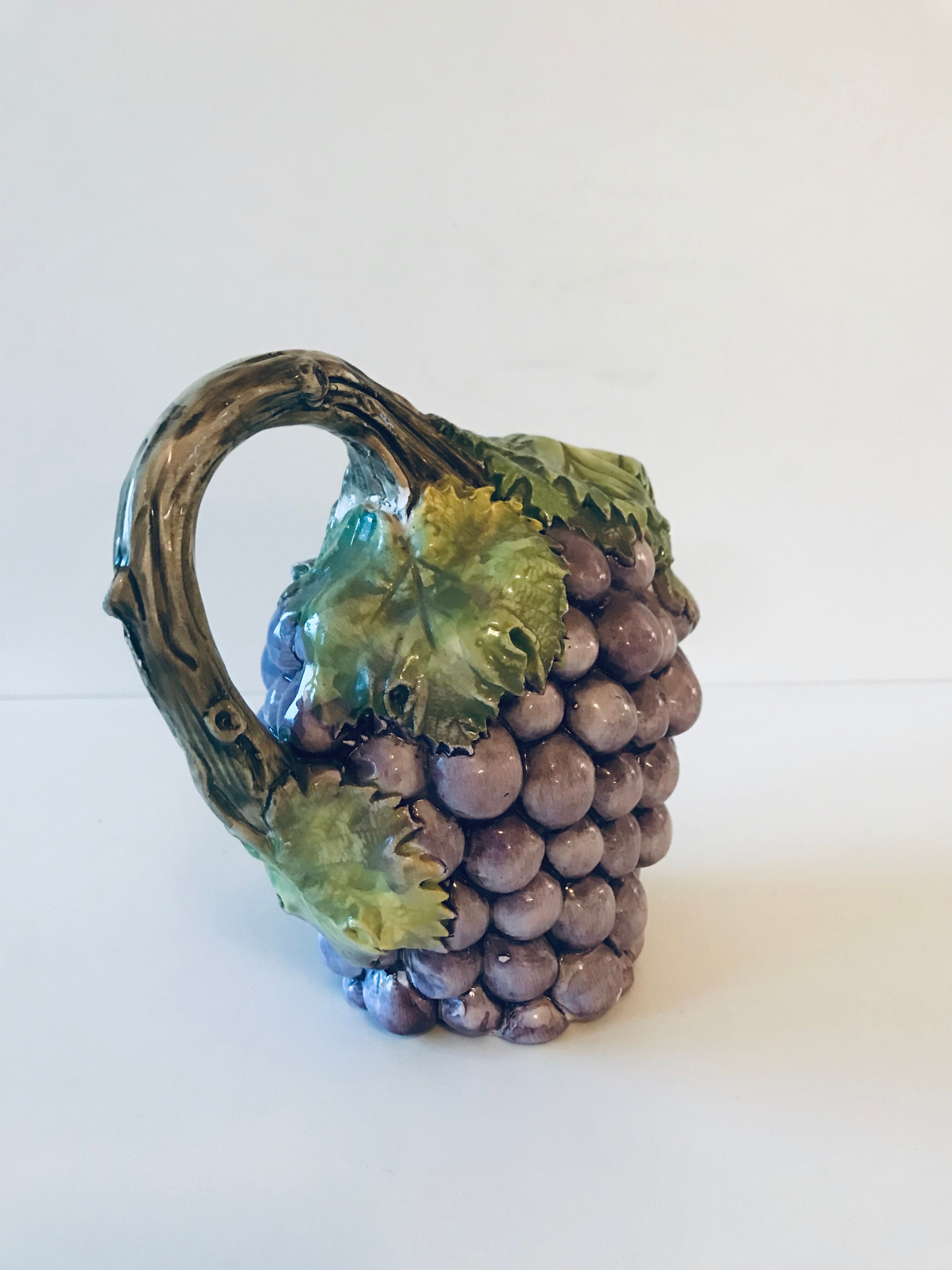 Grape dabbling pitcher