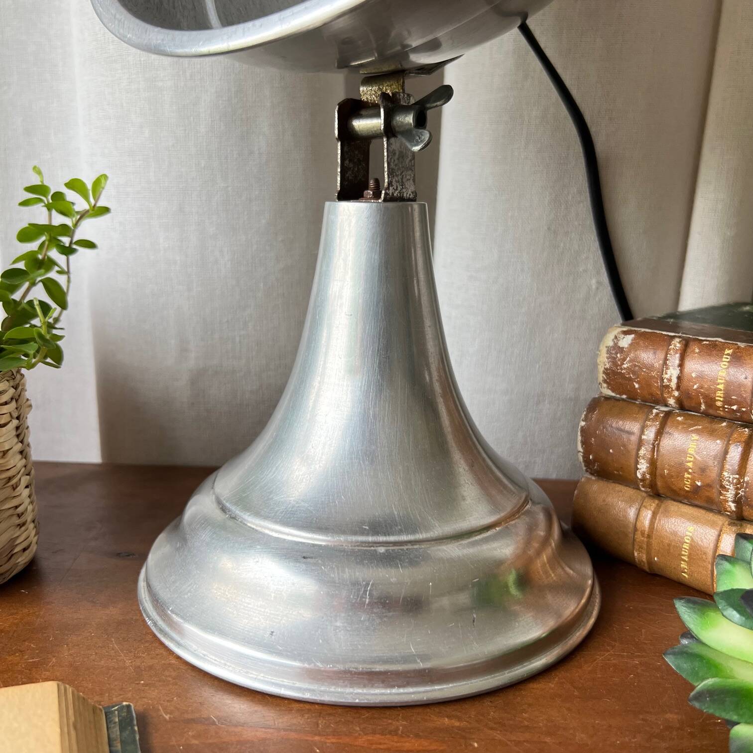 Industrial aluminum lamp