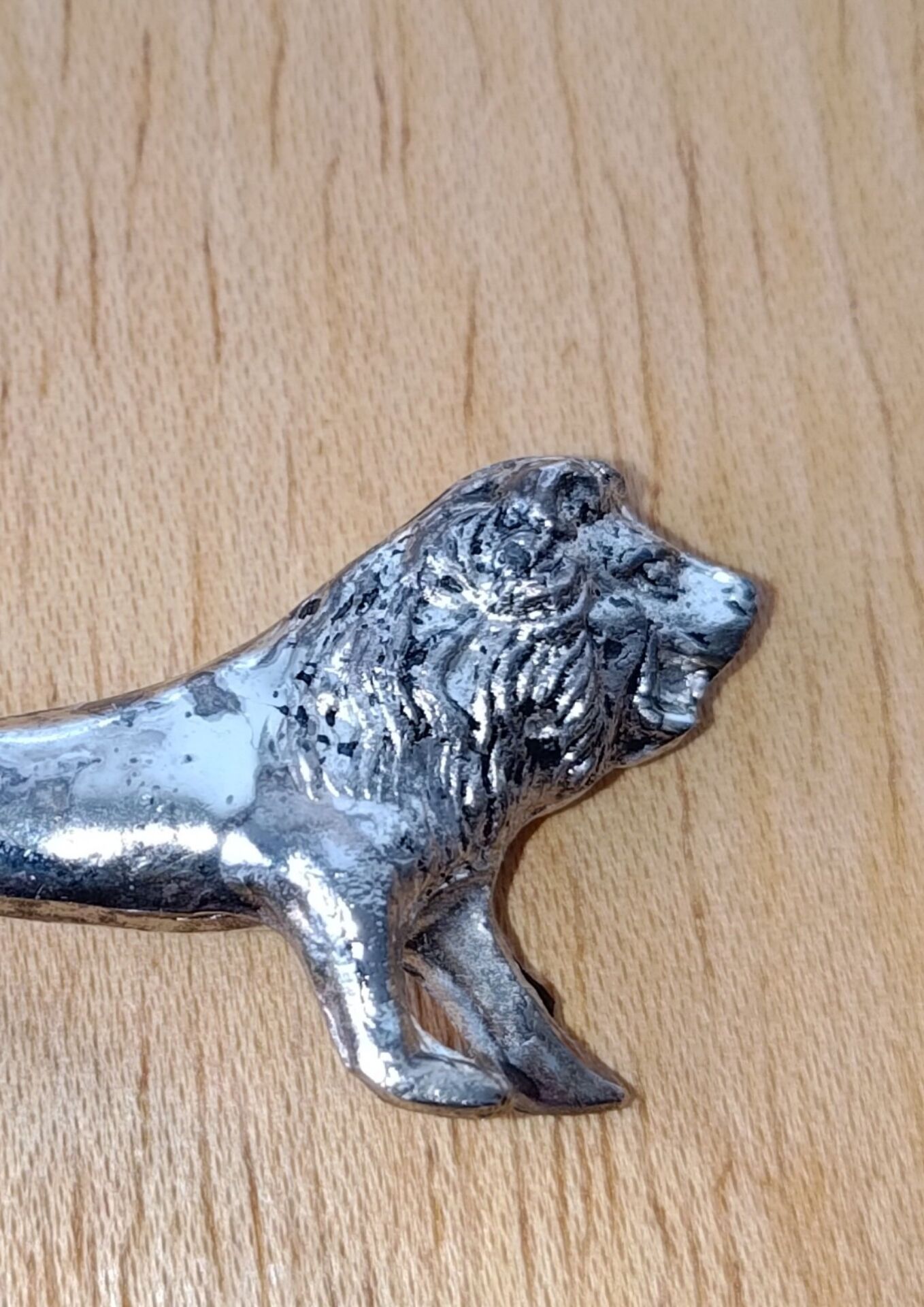 12 lion knife holders