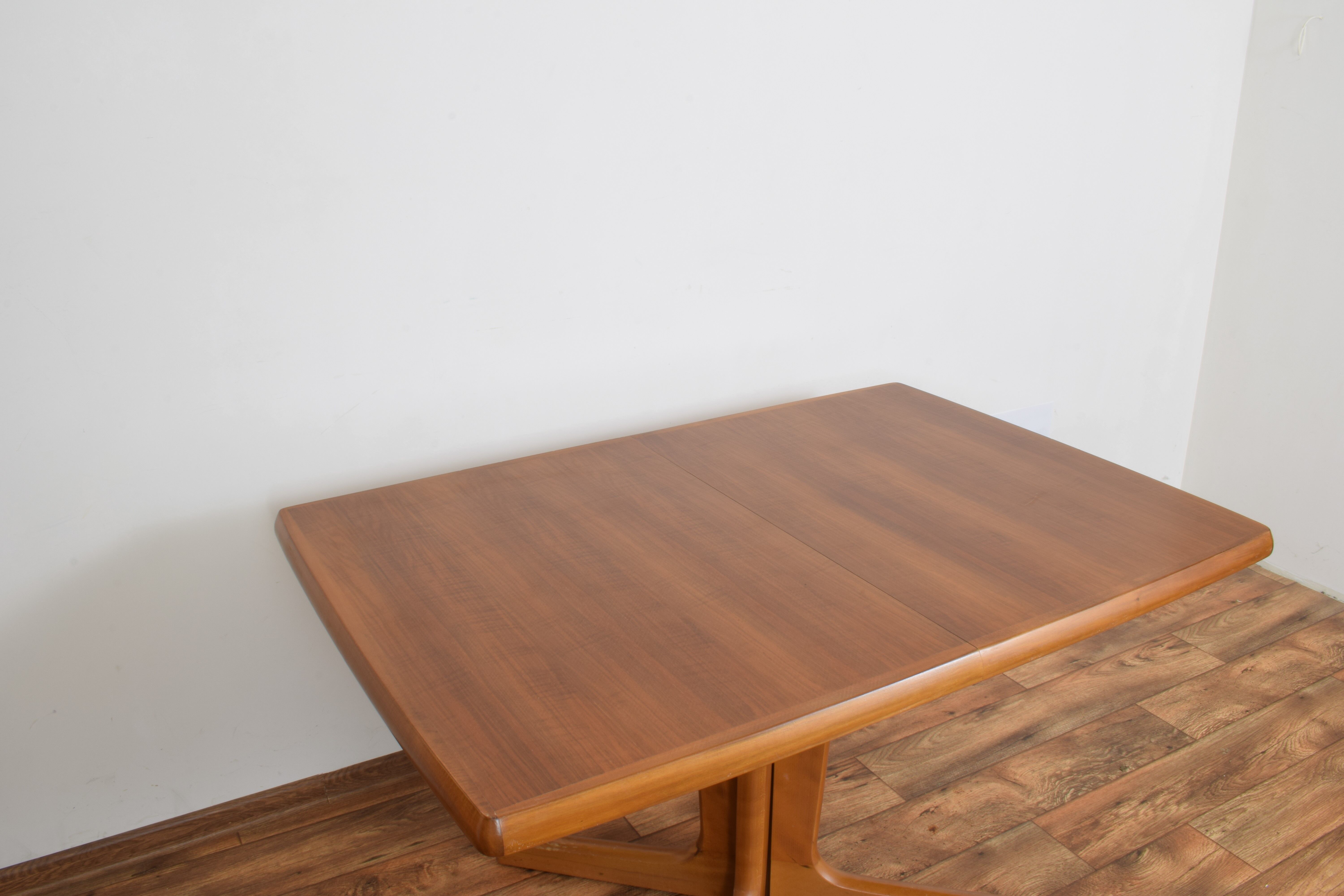 Mid-century danish walnut extendable dining table, 1970