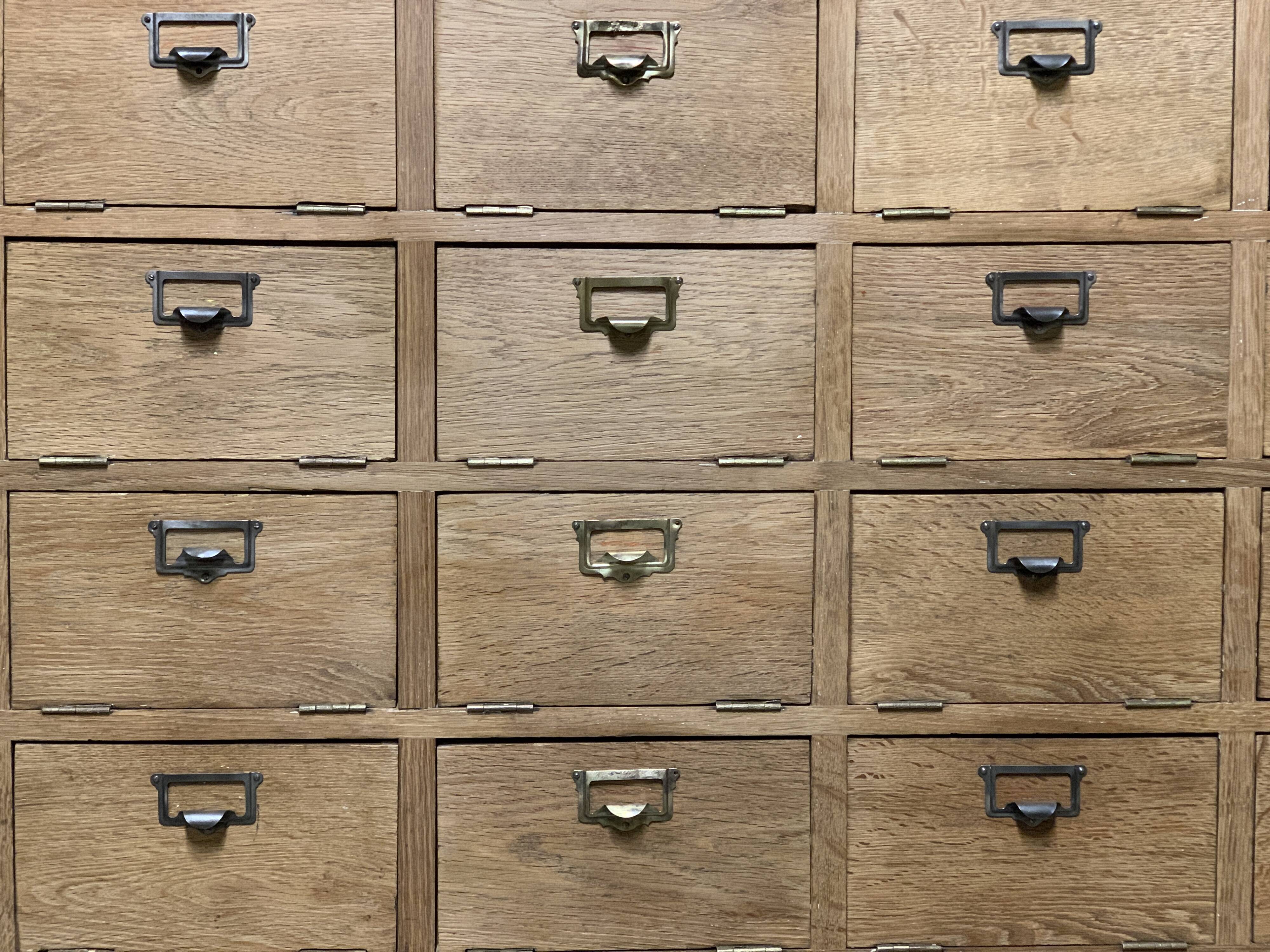 Notary's trade furniture with oak valve