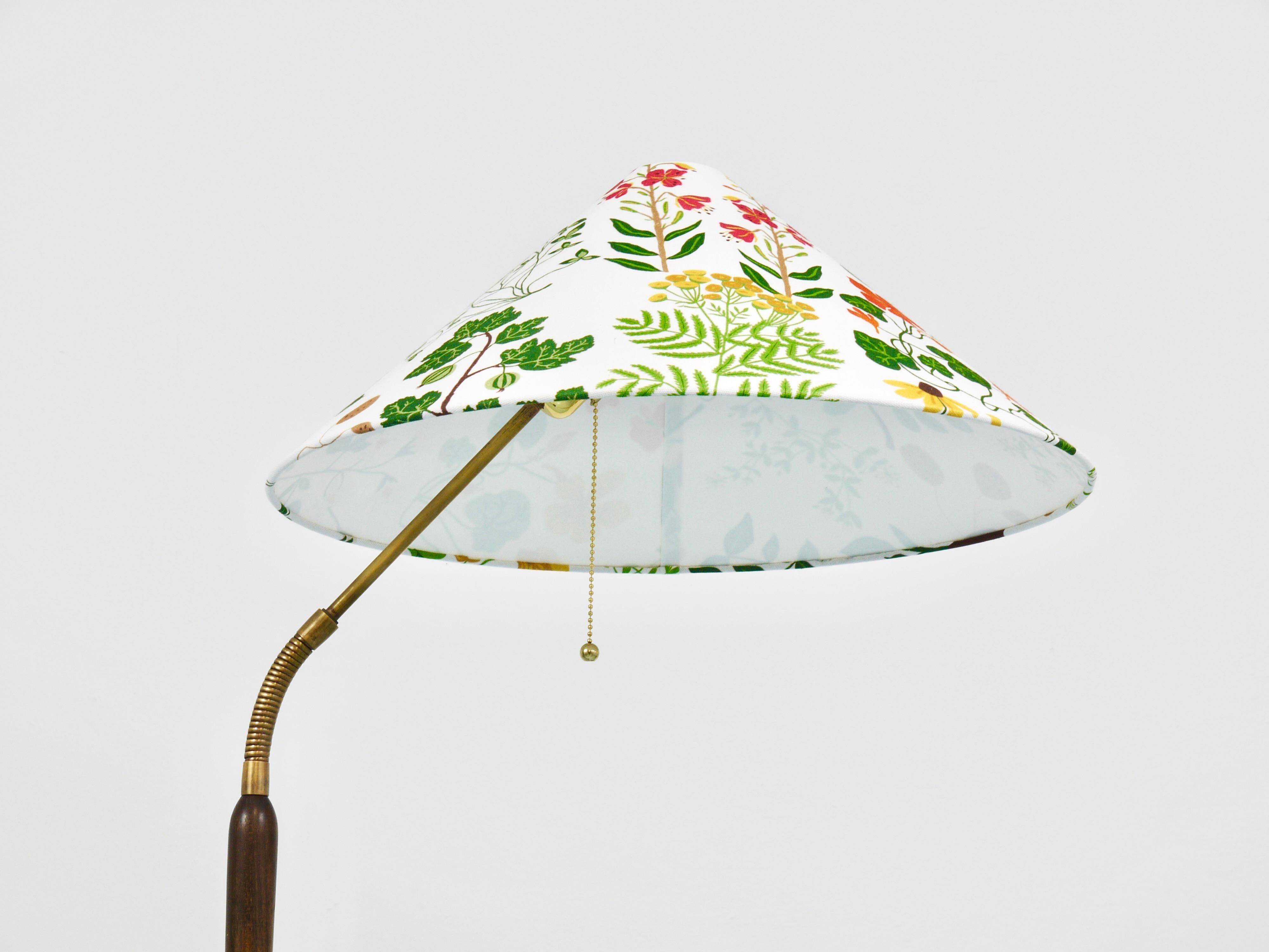 Lampadaire réglable en noyer et laiton des années 1940, Rupert Nikoll Vienne, Autriche, années 1950