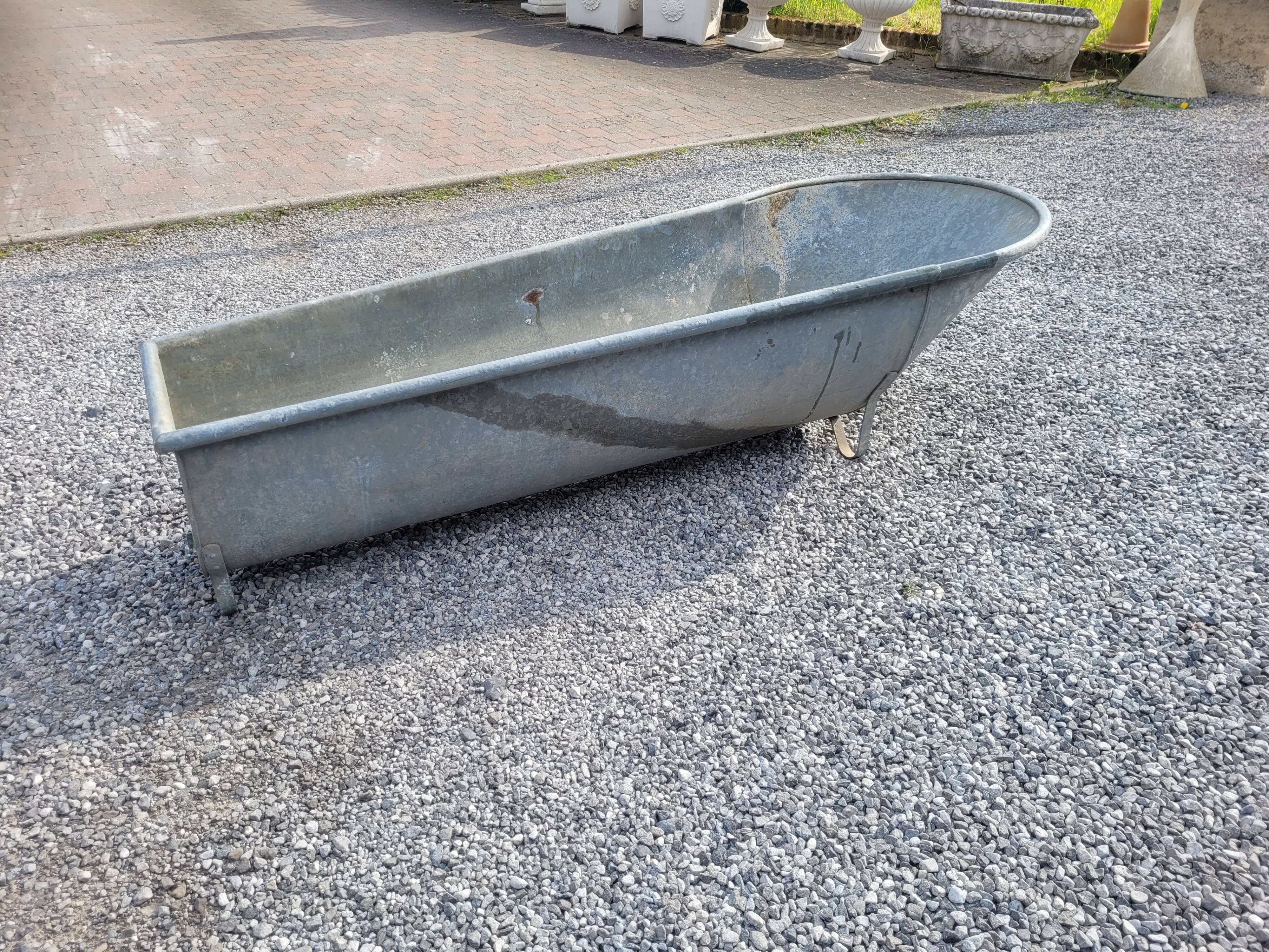 Baignoire en zinc ancienne