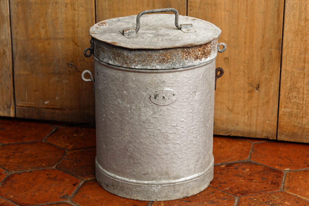 Zinc bin