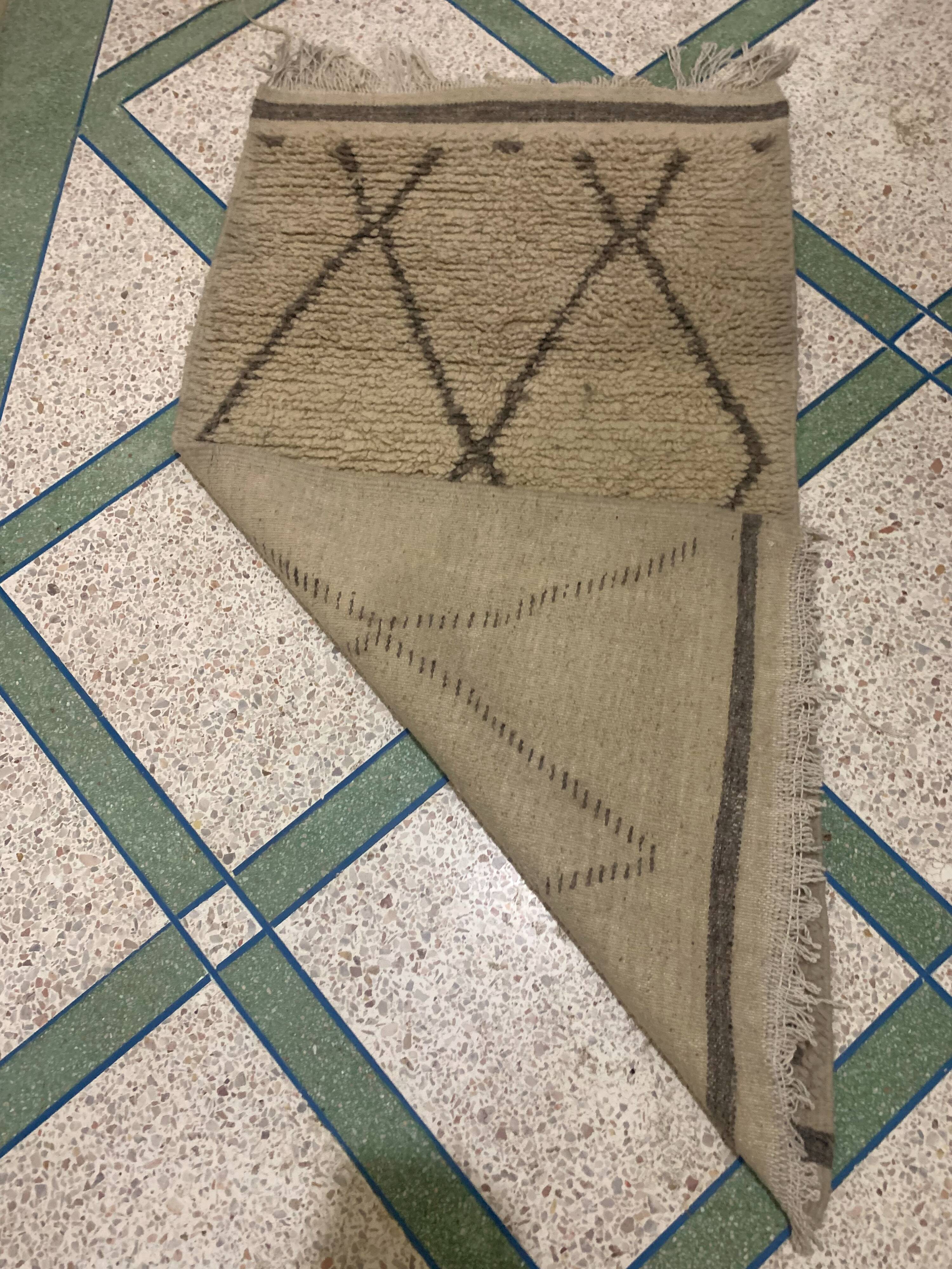 Blessed Ouarin rug made by traditional hand, size 100 x 150 cm