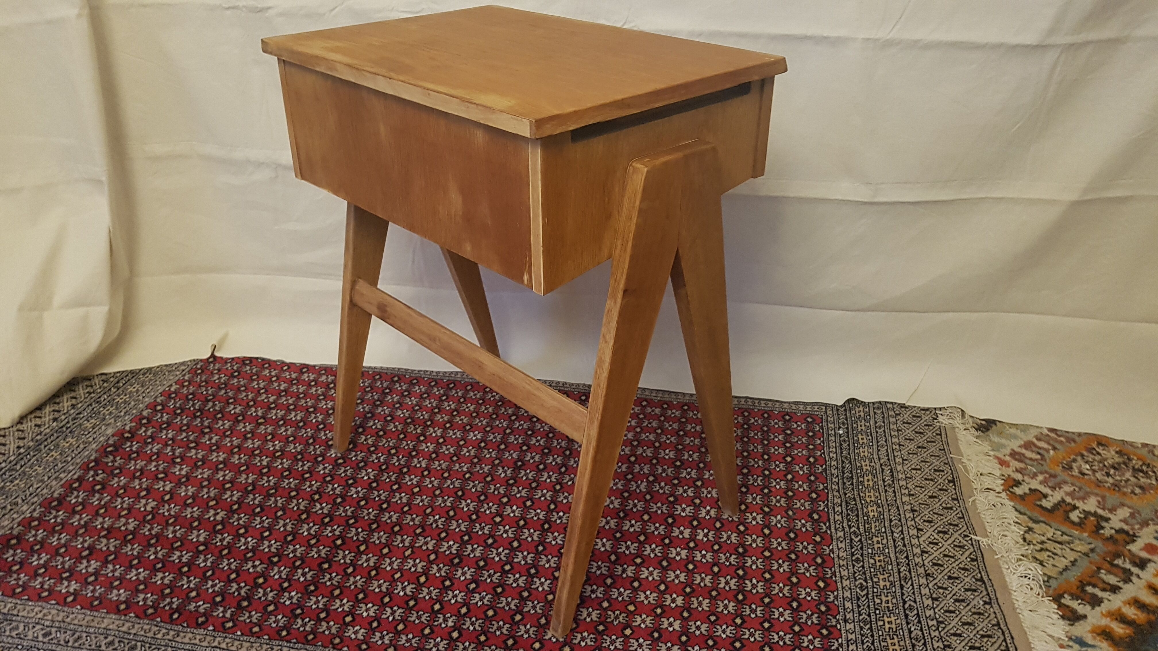 Bureau pieds compas