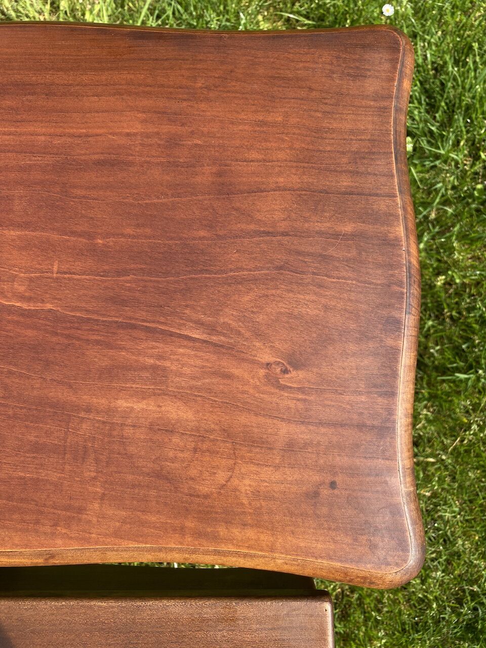 Trois tables gigognes de style Louis XV