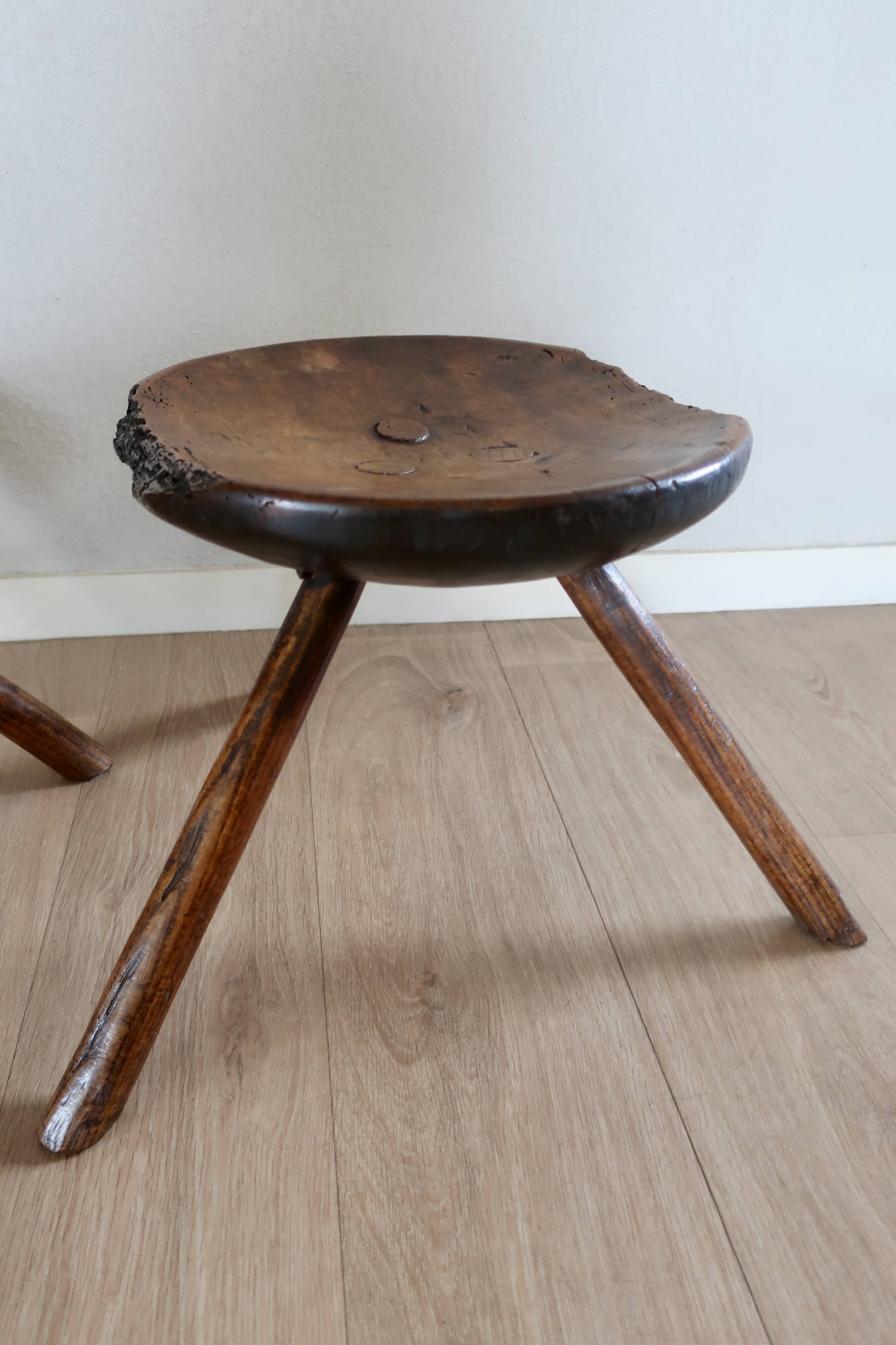2 Tabourets Tripodes de Berger, de Vacher, Début du XXème siècle