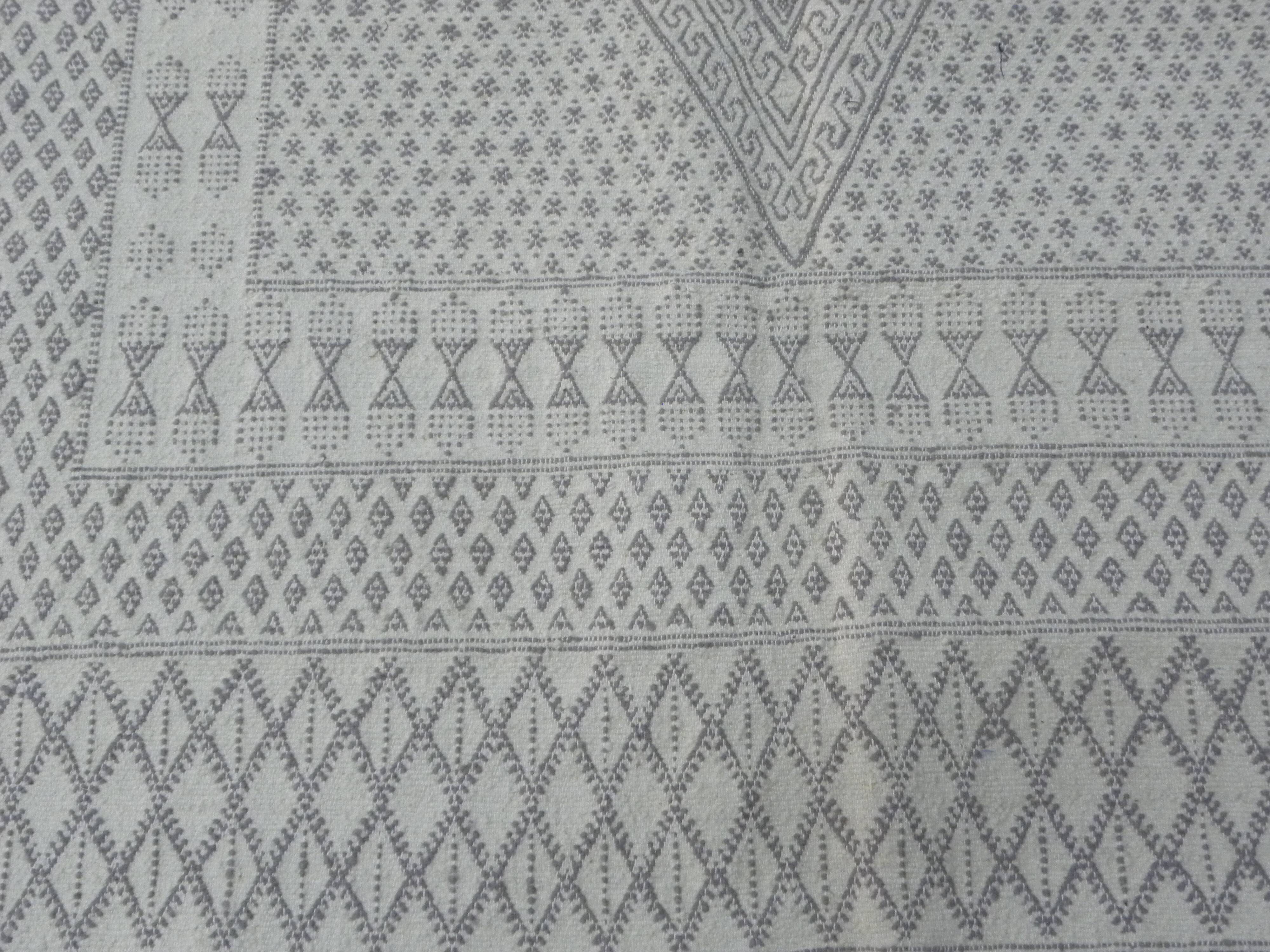 Authentic Nomadel Berber wool kilim rug Tunisian Margoum Beige Grey