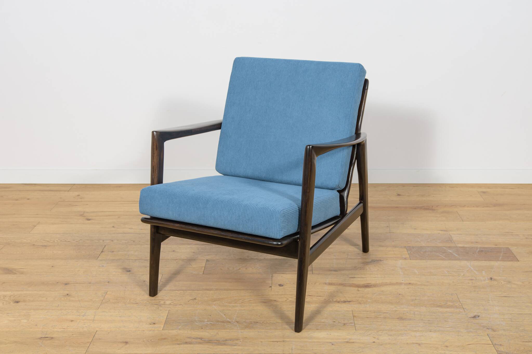 Model 300-139 Mid Century Modern Armchair from Swarzędz Furniture Factory.