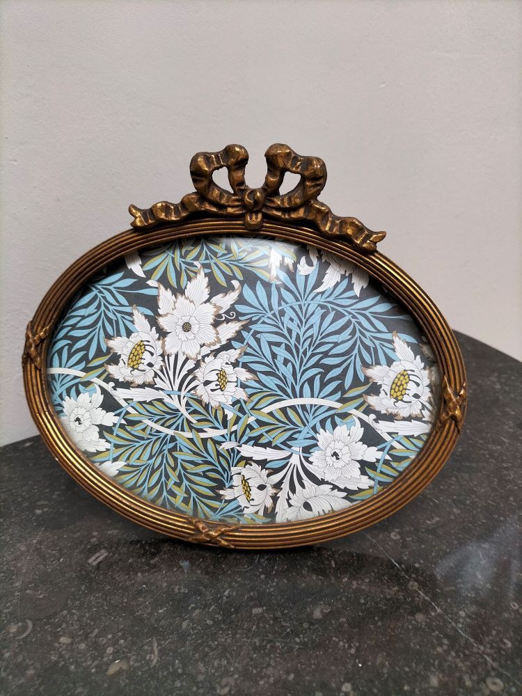 19th century oval frame Louis XVI directoire style