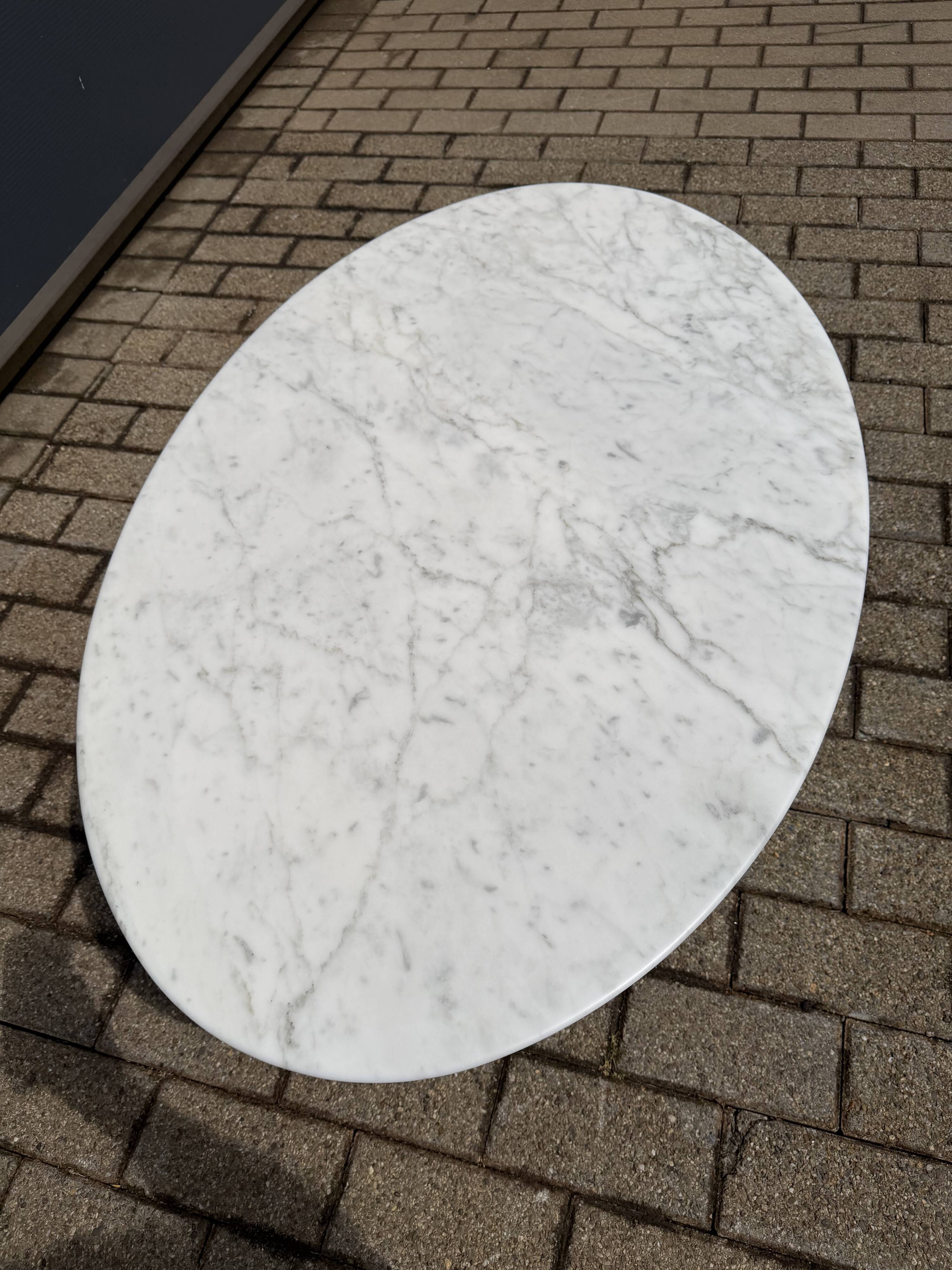 Original Knoll Tulip Oval Coffee Table Eero Saarinen Arabescato matte 107x70