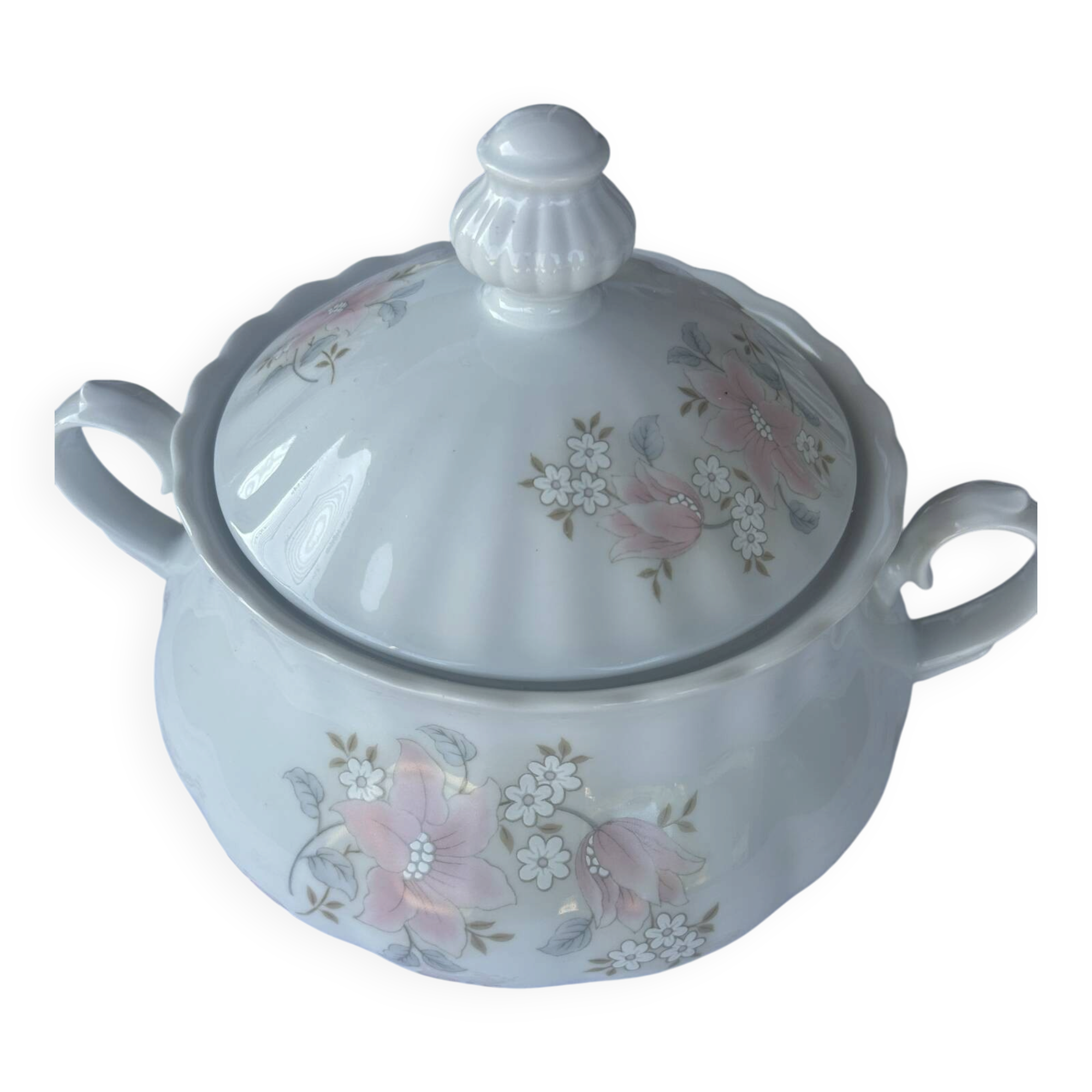Porcelain soup tureen with floral pattern