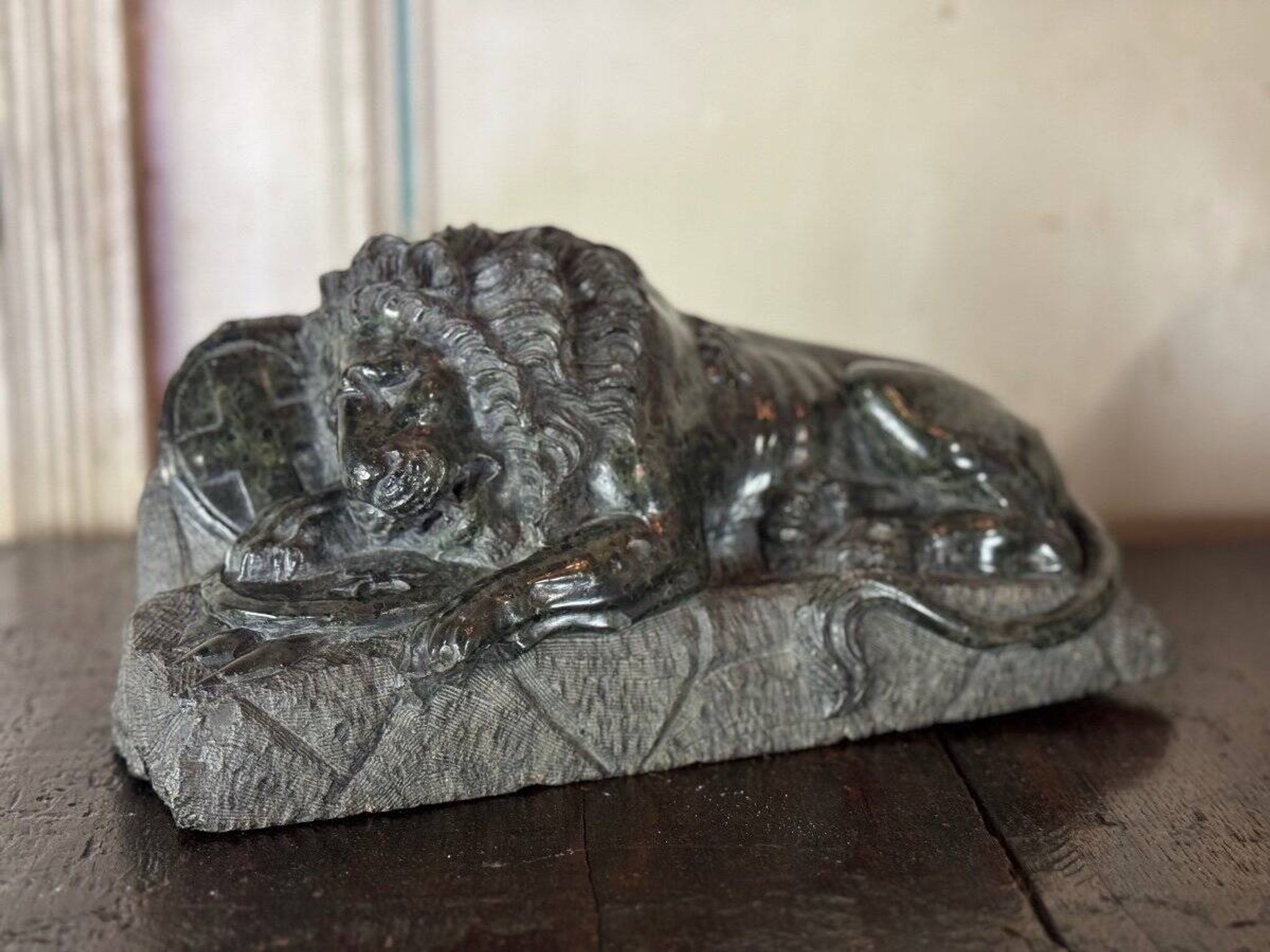 Green serpentine marble sculpture, the Lion of Lucerne after Bertel Thorvaldsen around 1880.