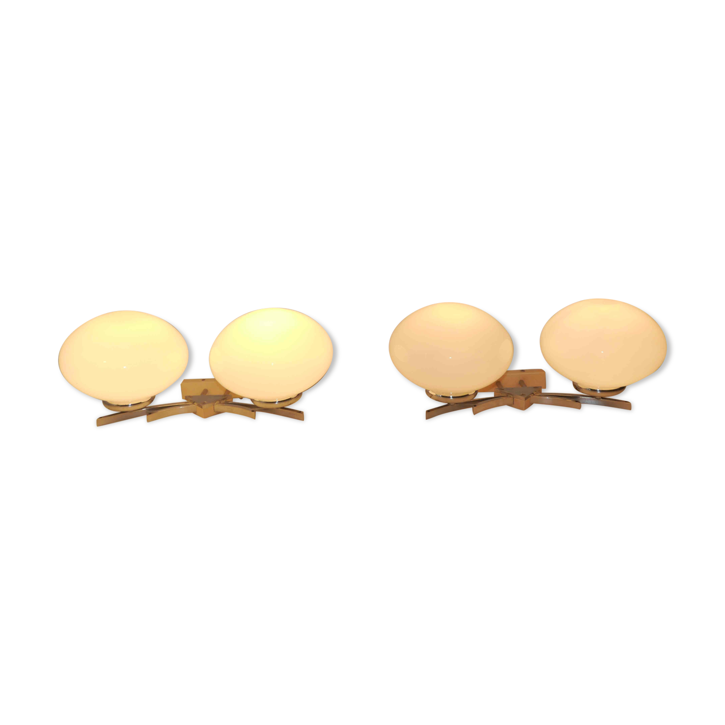 Pair of 60s wall lights in metal and opaline