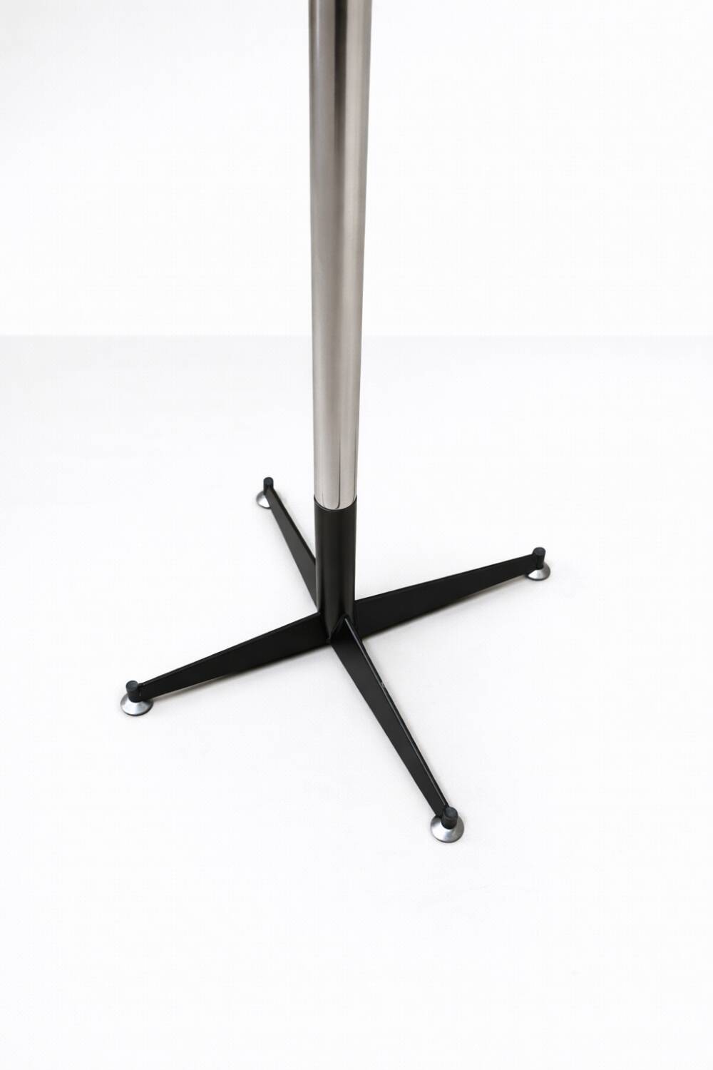 Vintage coat rack in chrome and black metal – 6 hooks – Design year