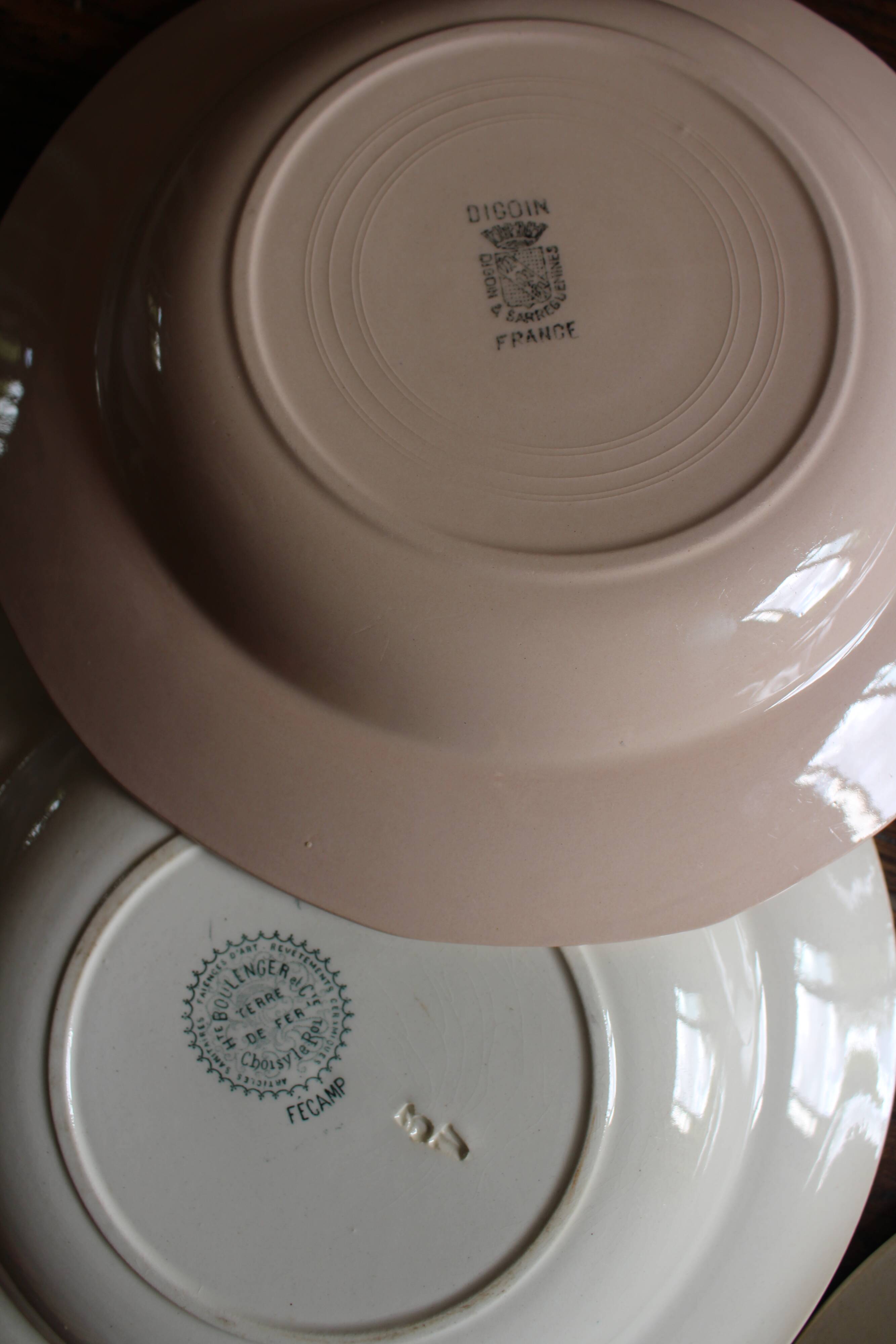 A set of 6 deep plates Fécamp Choisy le Roi Terre de Fer Rose Digoin.
