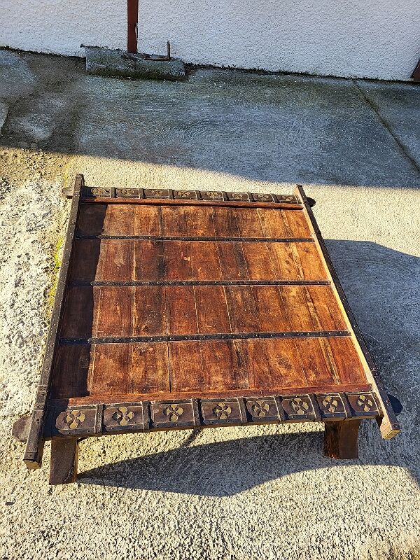 Coffee table elephant saddle in metal and copper wood