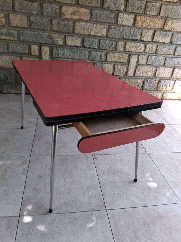Table de cuisine vintage en formica framboise – 2 tiroirs & 2 rallonges – a
