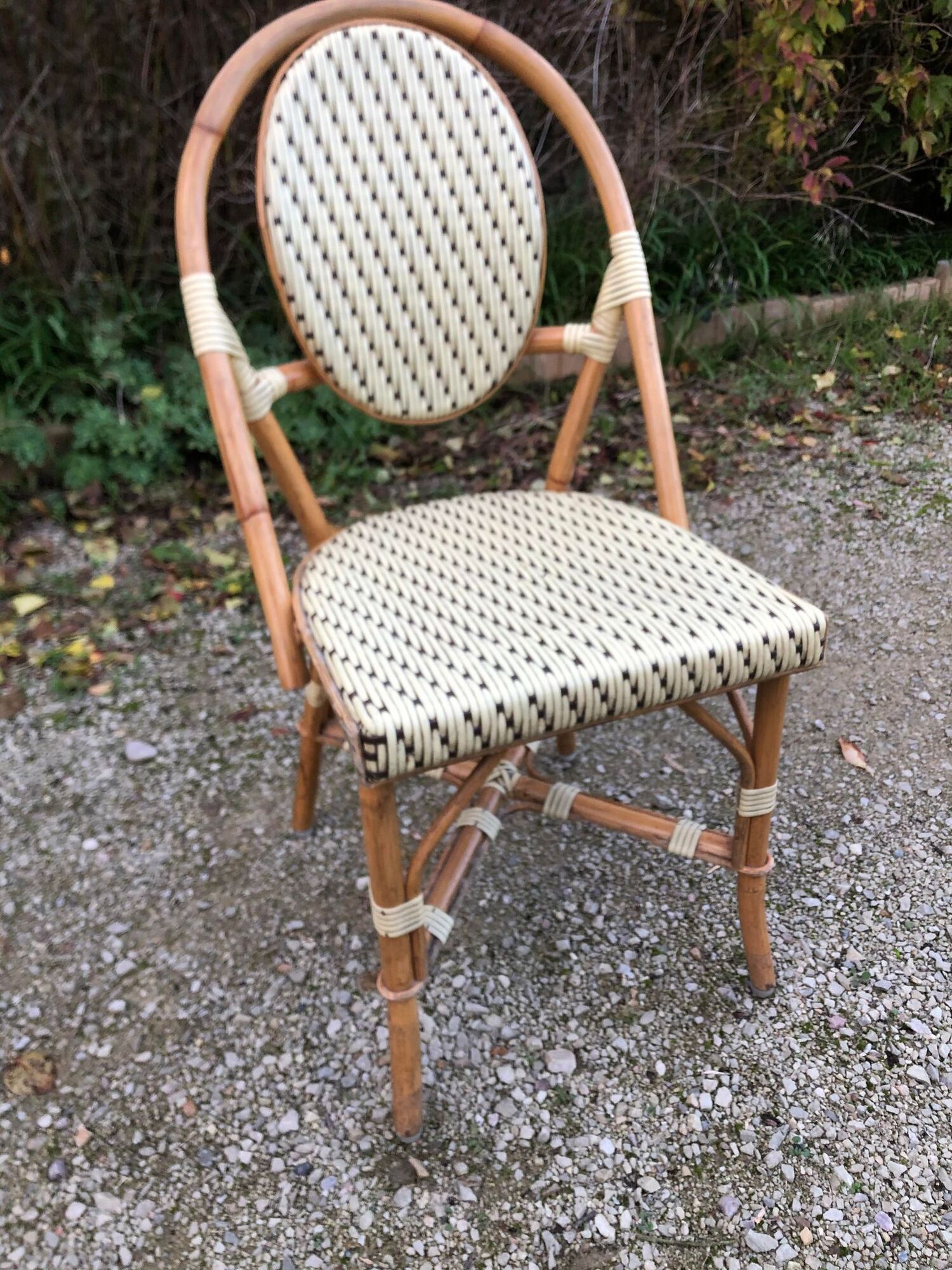 Ensemble de 6 chaises de terrasse " bistrot" en rotin naturel.