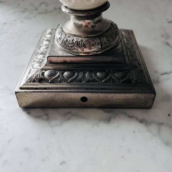 Bougeoir en métal argenté et porcelaine